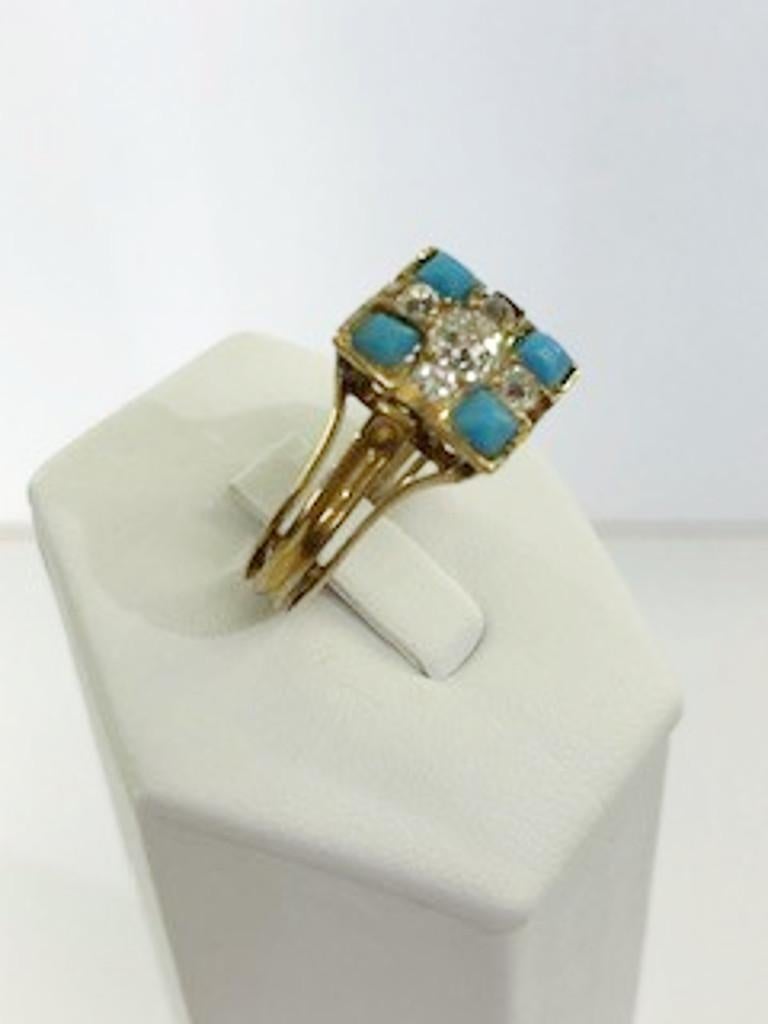 18 Karat Yellow Gold Diamond and Turquoise Ring In Good Condition For Sale In Palm Springs, CA