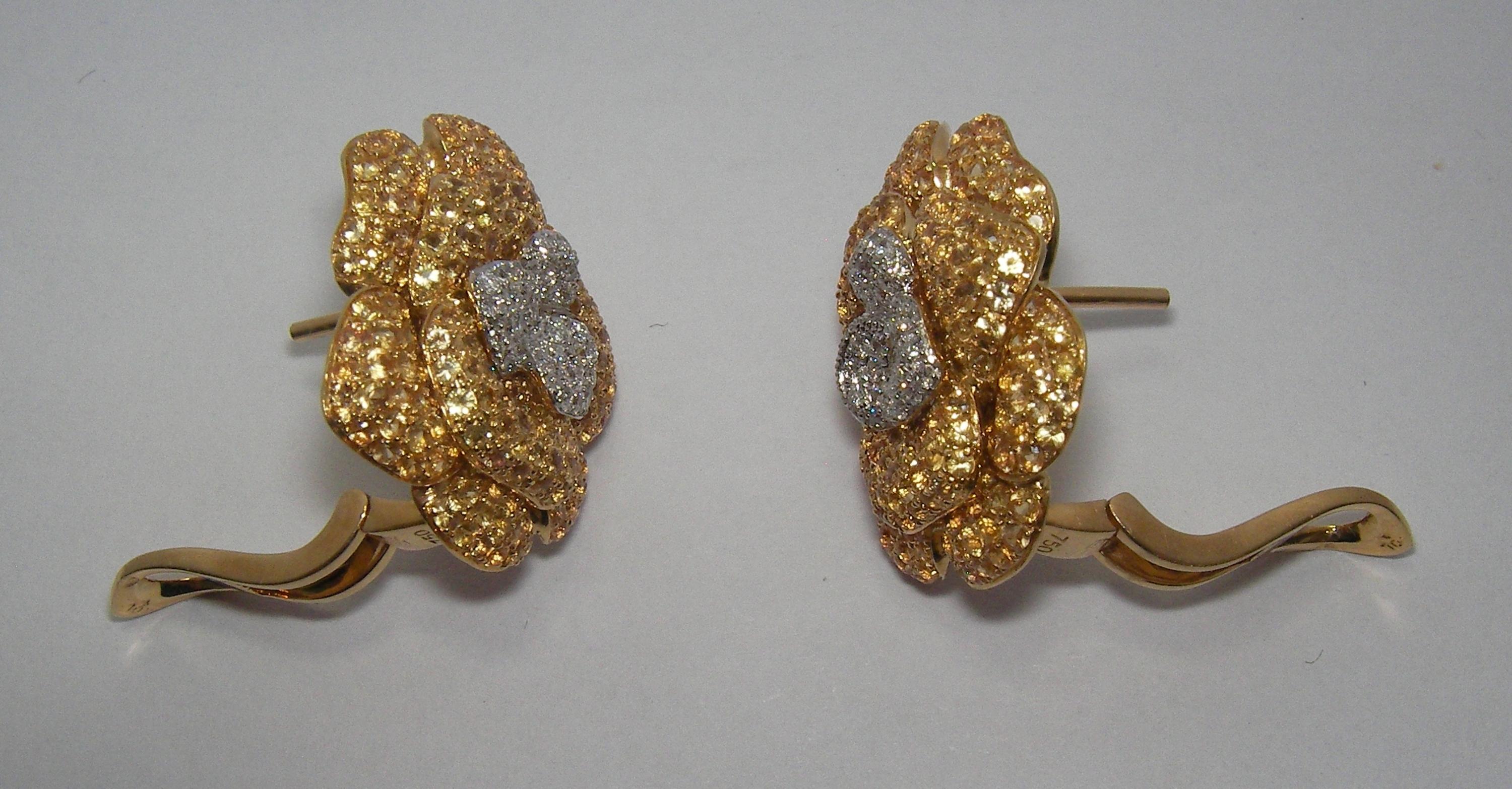18 Karat Yellow Gold Diamond and Yellow Sapphire Flower Earrings In New Condition In Duesseldorf, DE