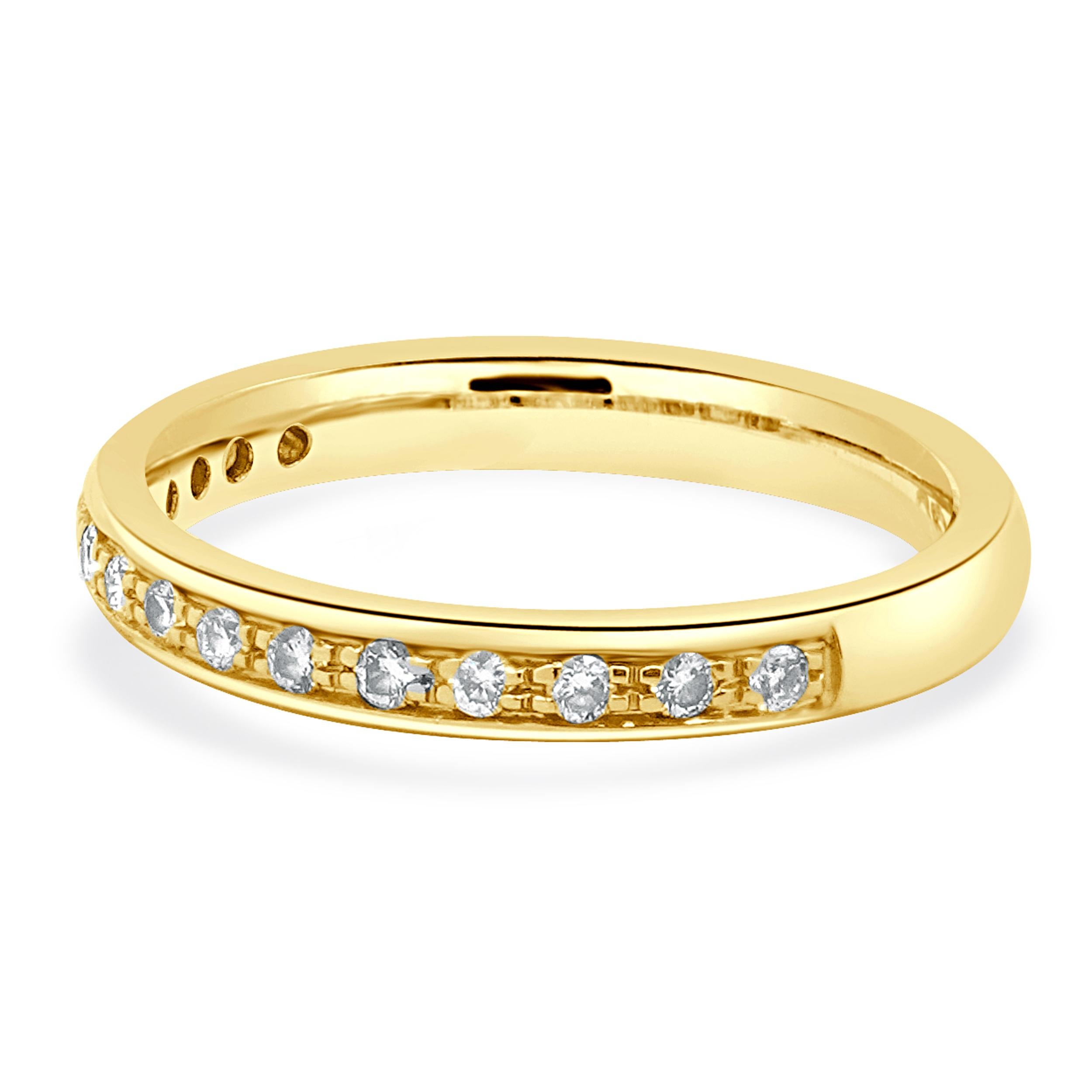 Concepteur : personnalisé
Matériau : Or jaune 18K
Diamant : 15 diamants ronds de taille brillant = 0,15cttw
Couleur : G
Clarté : SI1
Taille de la bague : 4.5 (veuillez prévoir deux jours de livraison supplémentaires pour les demandes de