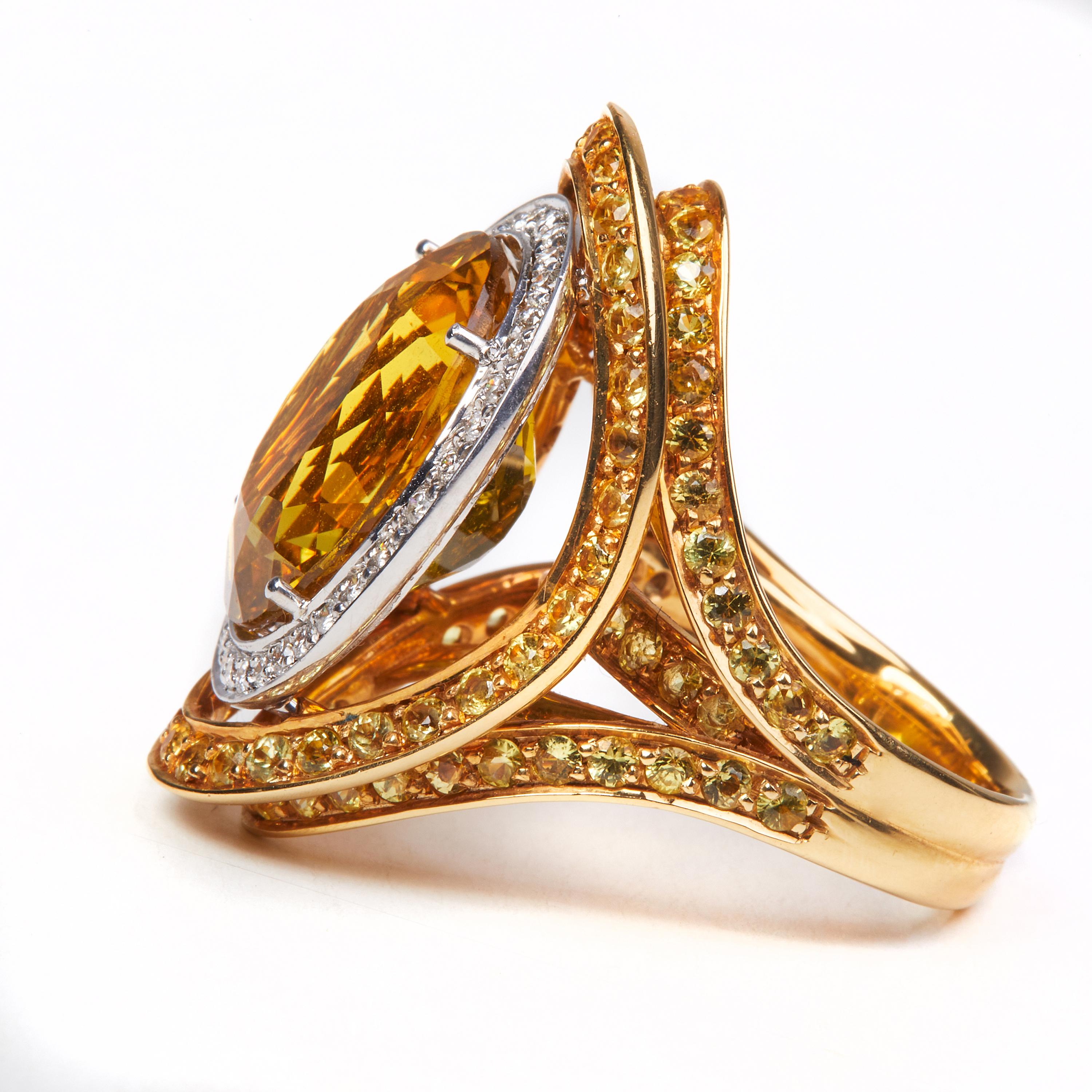 Women's or Men's 18 Karat Yellow Gold Diamond  Beryl Yellow and Zaphires Coktail Ring