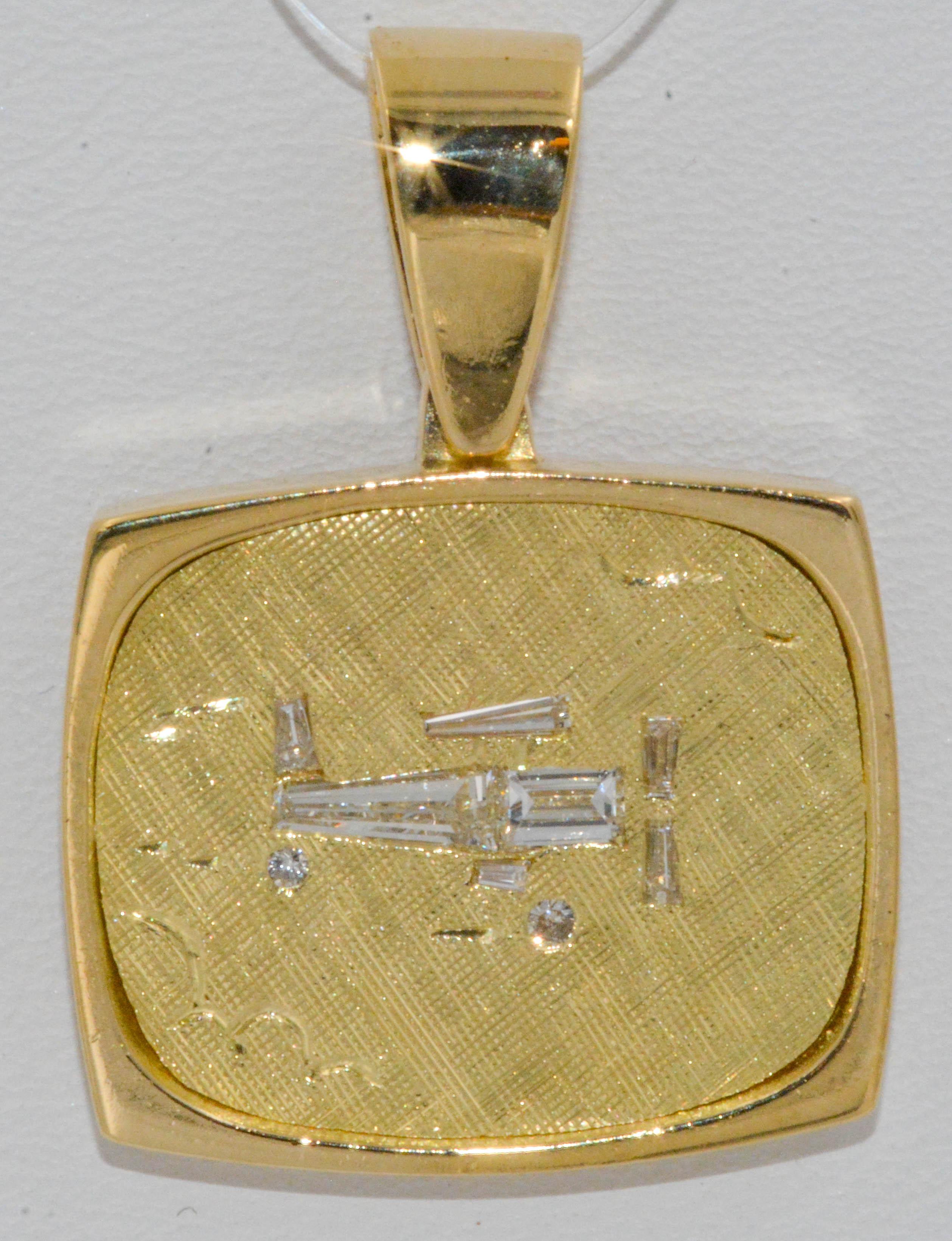 18 Karat Yellow Gold Diamond Bi-Plane Motif Diamond Pendant In Excellent Condition In Dallas, TX