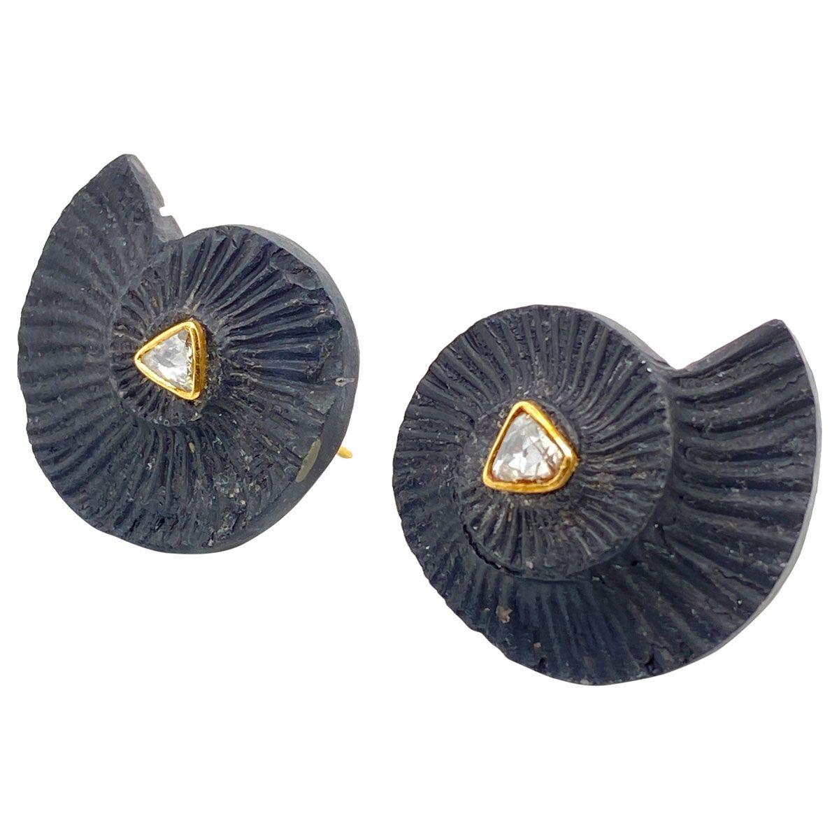 18 Karat Yellow Gold Diamond and Black Lava Pierced Earrings For Sale 1