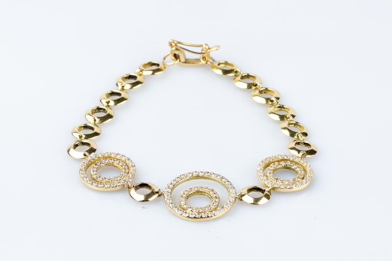 Round Cut 18 karat yellow gold diamond bracelet designed with round brillant cut diamonds For Sale