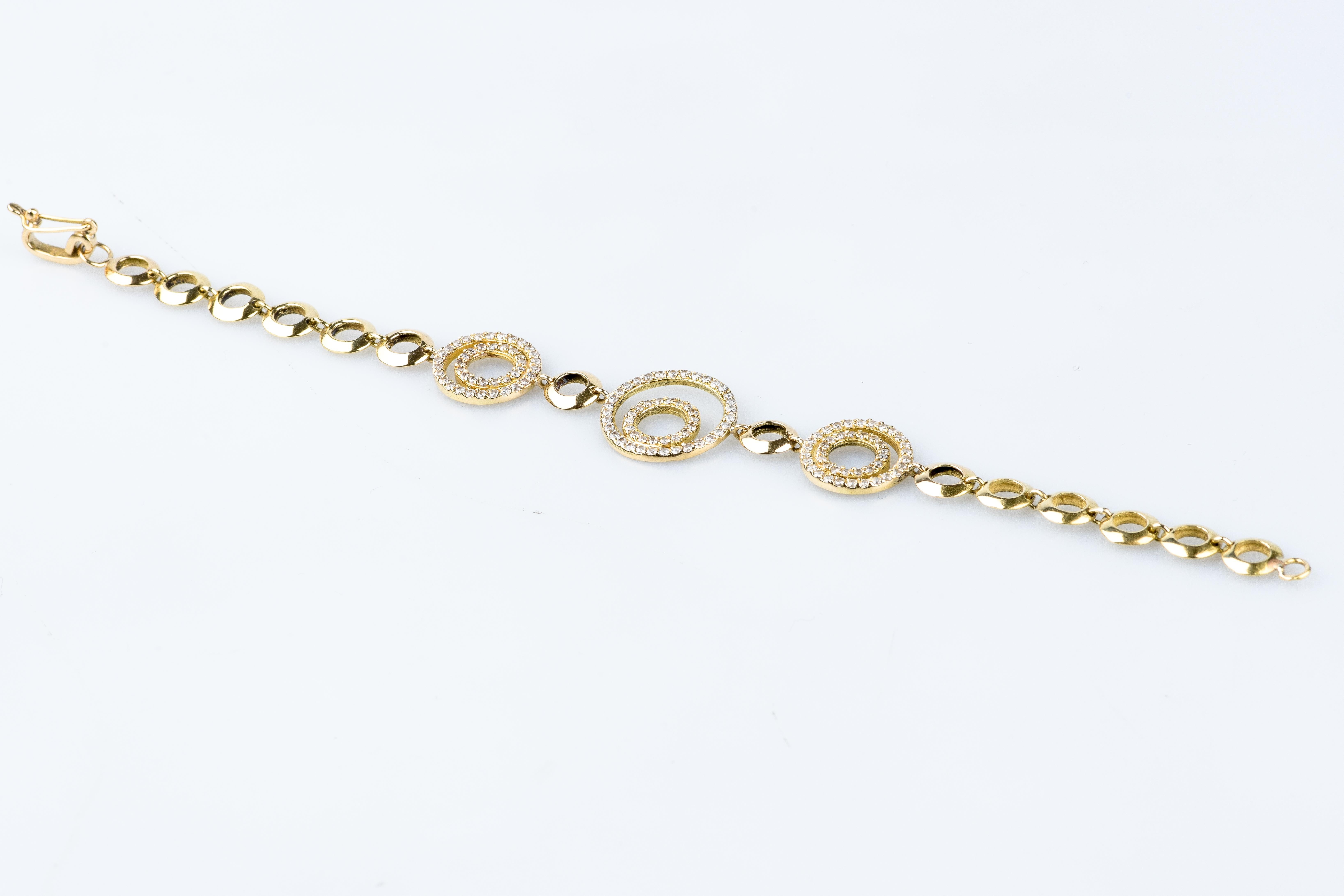 Bracelet en diamants en or jaune 18 carats orné de diamants ronds et brillants Pour femmes en vente