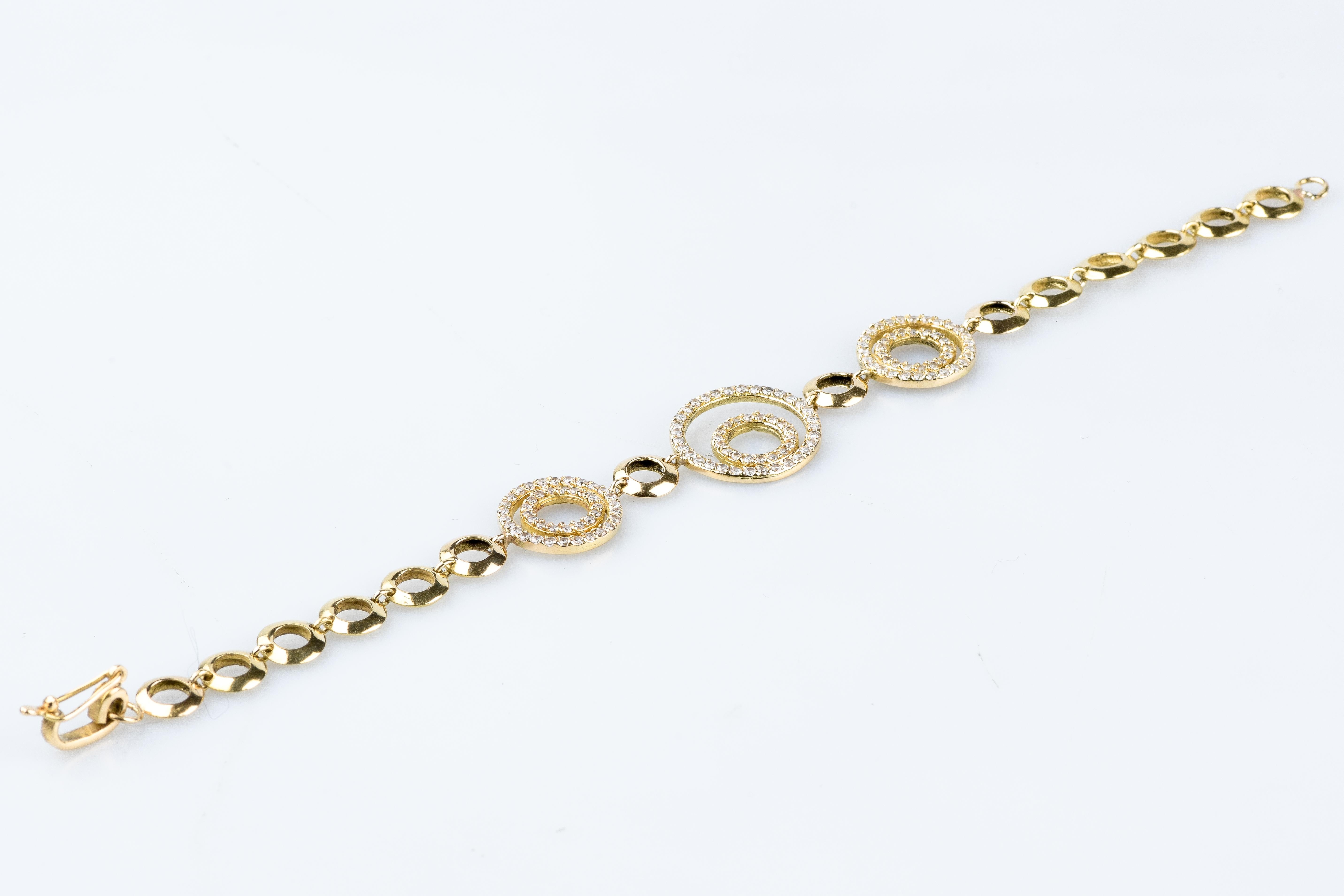 Diamantarmband aus 18 Karat Gelbgold mit runden Diamanten im Brillantschliff im Angebot 1