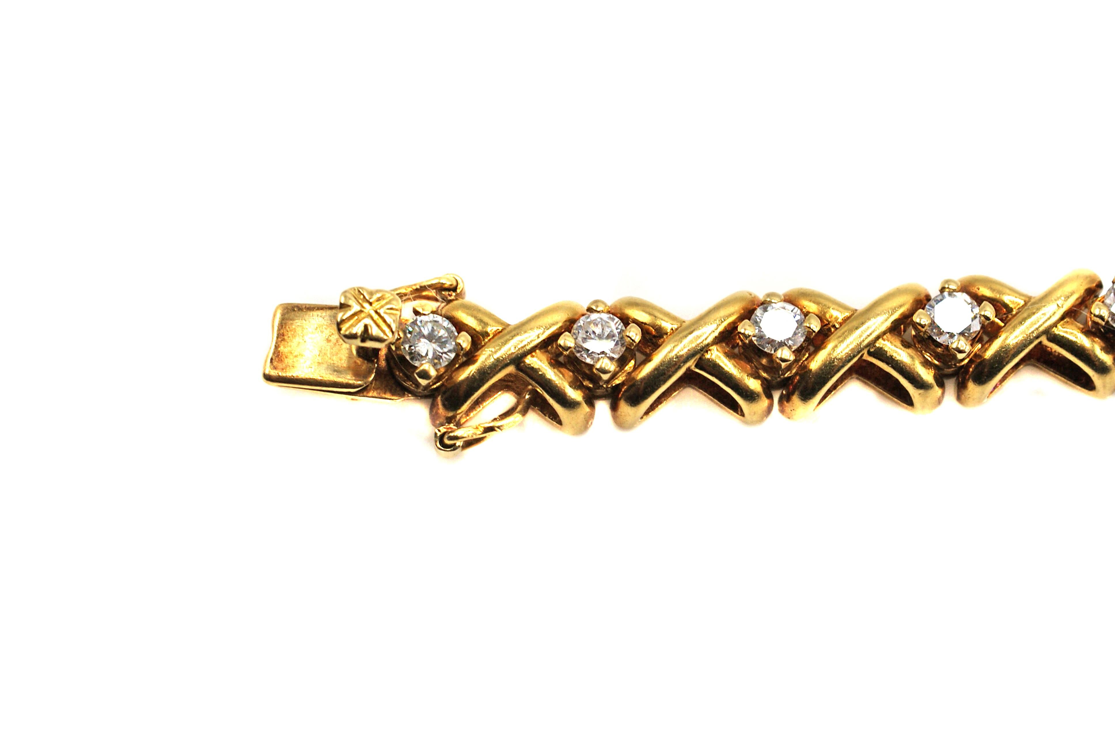 Contemporary 18 Karat Yellow Gold Diamond Bracelet