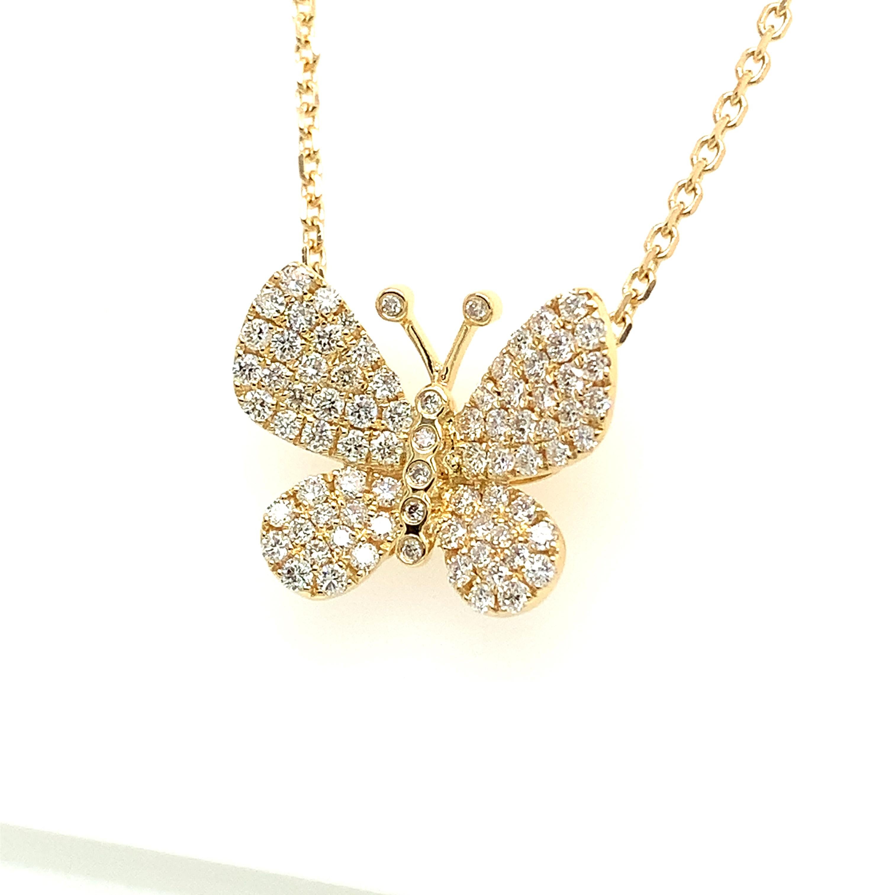 Round Cut Gorgeous 18 Karat Yellow Gold Diamond Butterly Necklace For Sale