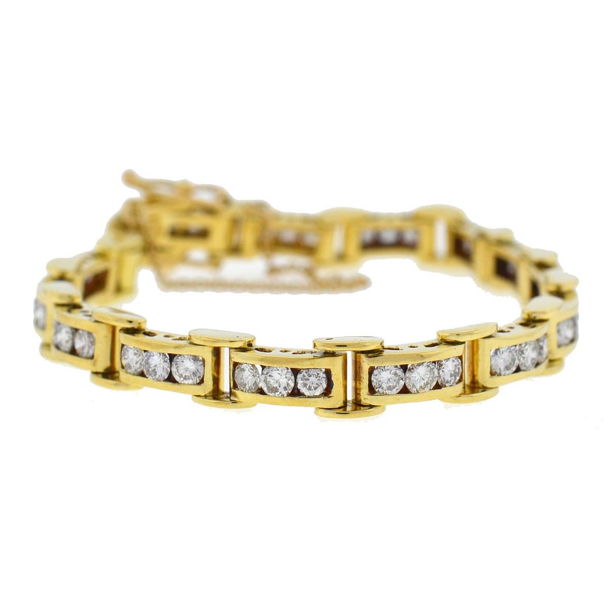 Company-N/A
Style-Diamond Channel Set Bracelet
Metal-18k Yellow Gold
Stones-Diamonds Approx. 4.50 ctw
Weight-34.57 Grams
Length-Fits 7.25