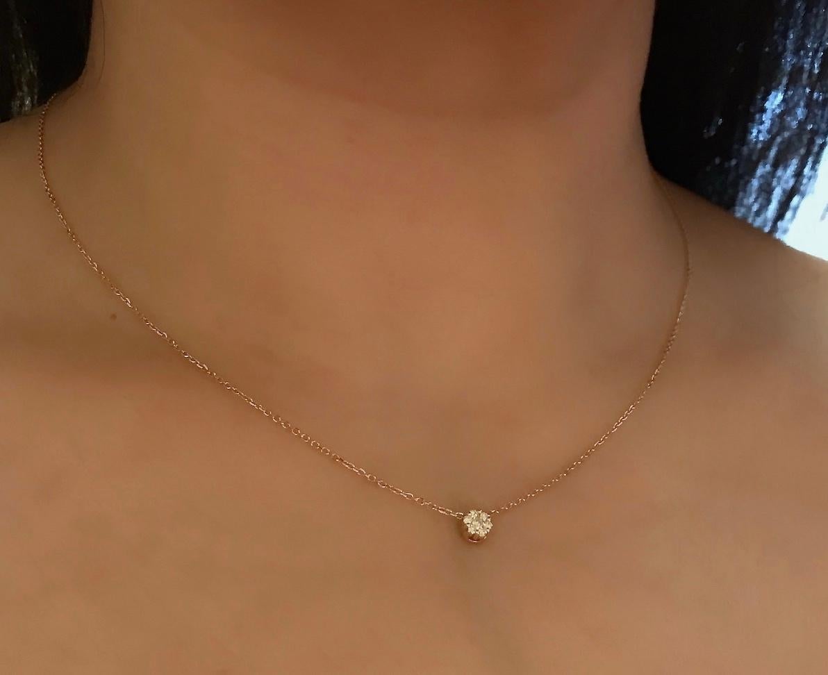 18 Karat Solid Yellow Gold White Diamond Cluster Pendant Necklace In New Condition For Sale In London, GB