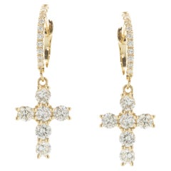 Boucles d'oreilles pendantes en forme de croix en or jaune 18 carats et diamants