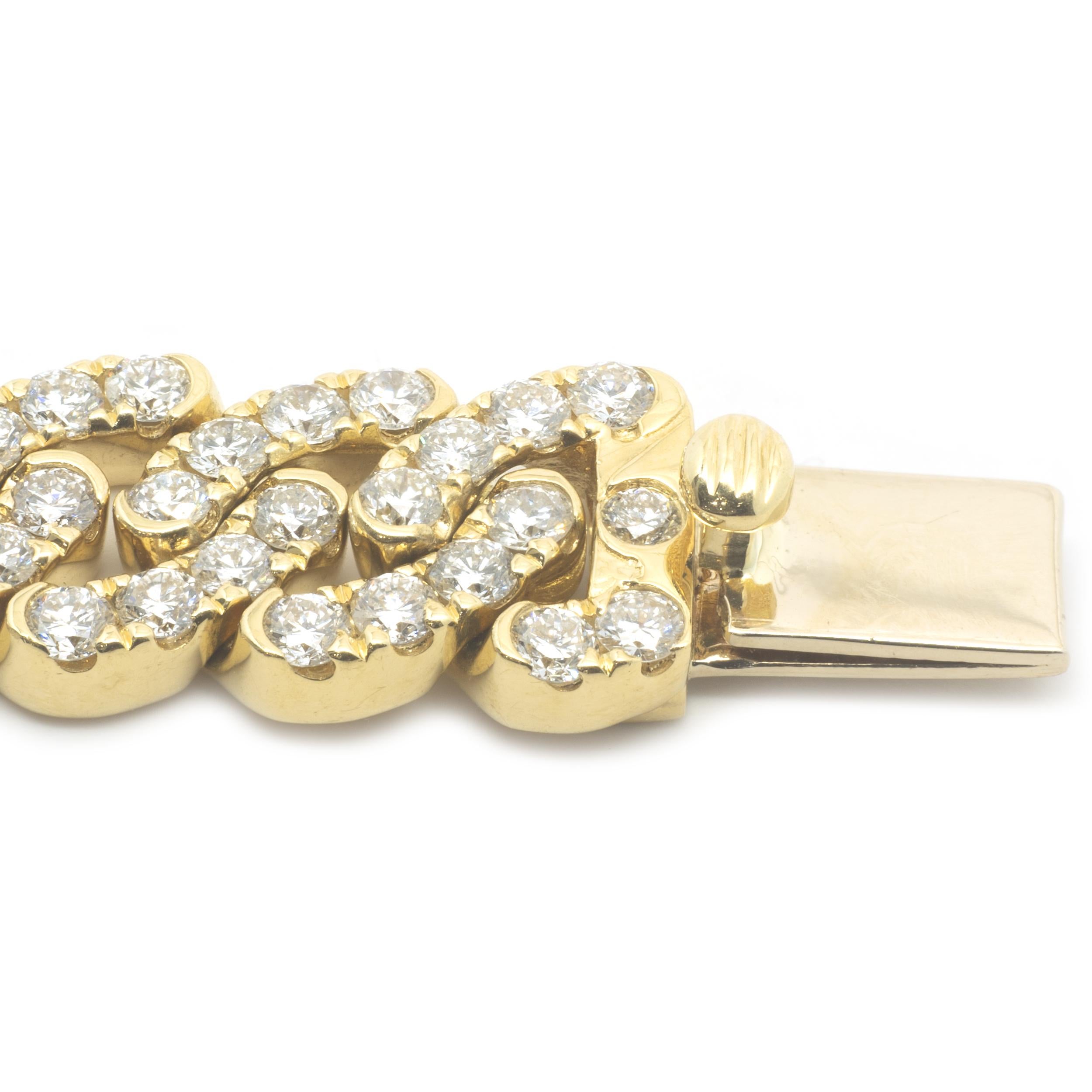 Taille ronde Bracelet à maillons cubains en or jaune 18 carats et diamants en vente