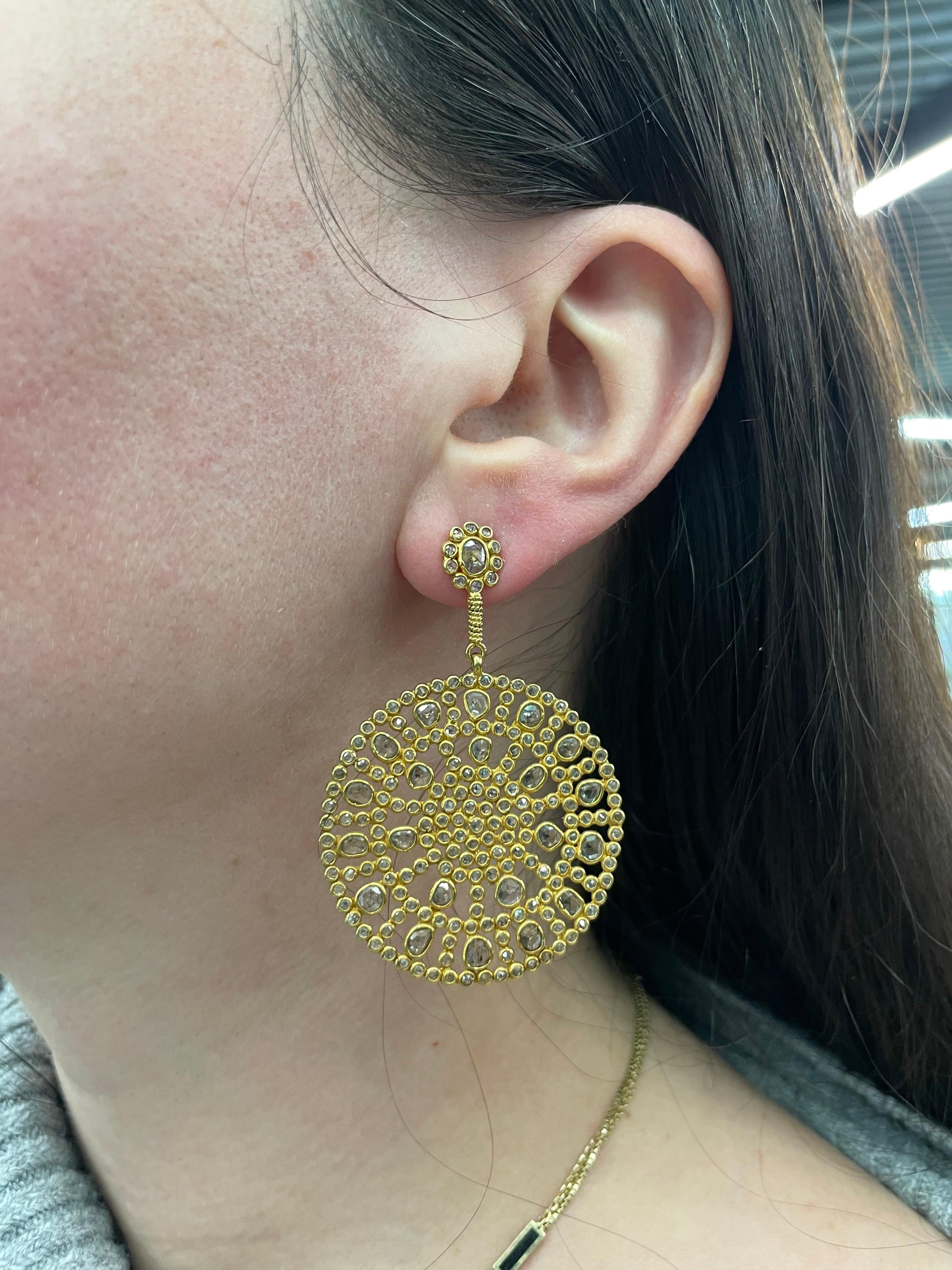 Grandes boucles d'oreilles pendantes en or jaune 18 carats avec disque coulissant 11 carats en vente 1