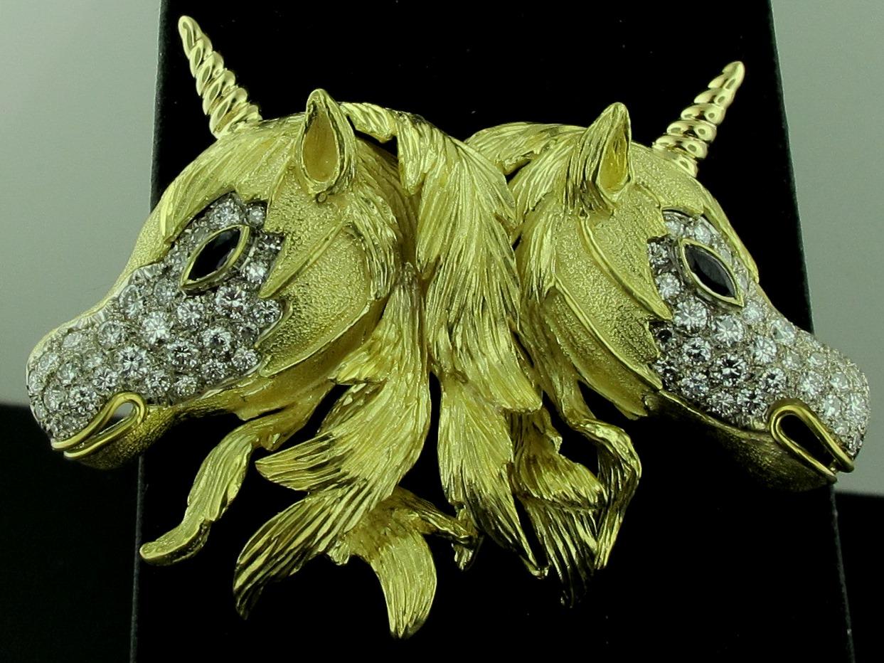 Broche/collier à double licorne en or jaune 18 carats et diamants Unisexe en vente