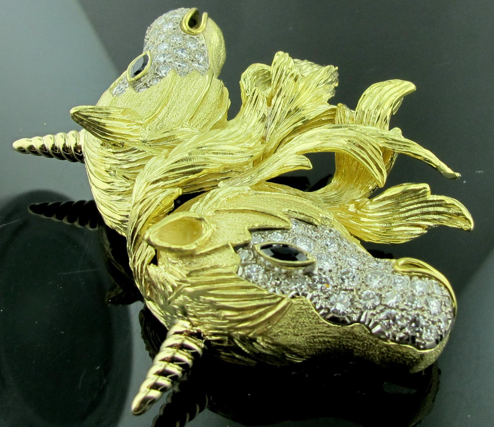 Broche/collier à double licorne en or jaune 18 carats et diamants en vente 3