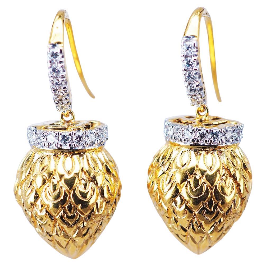 18 Karat Yellow Gold diamond Earrings