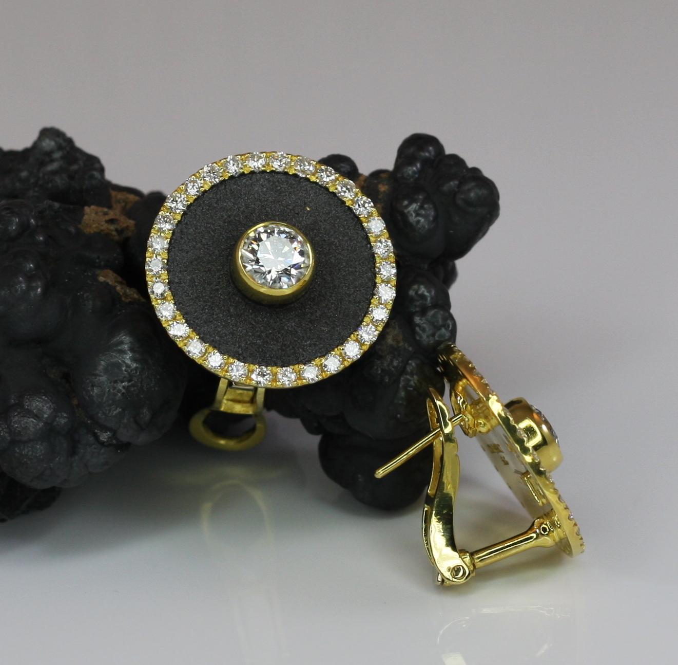 Georgios Kollektionen 18 Karat Weißgold Diamant-Ohrringe mit byzantinischer Textur im Angebot 5