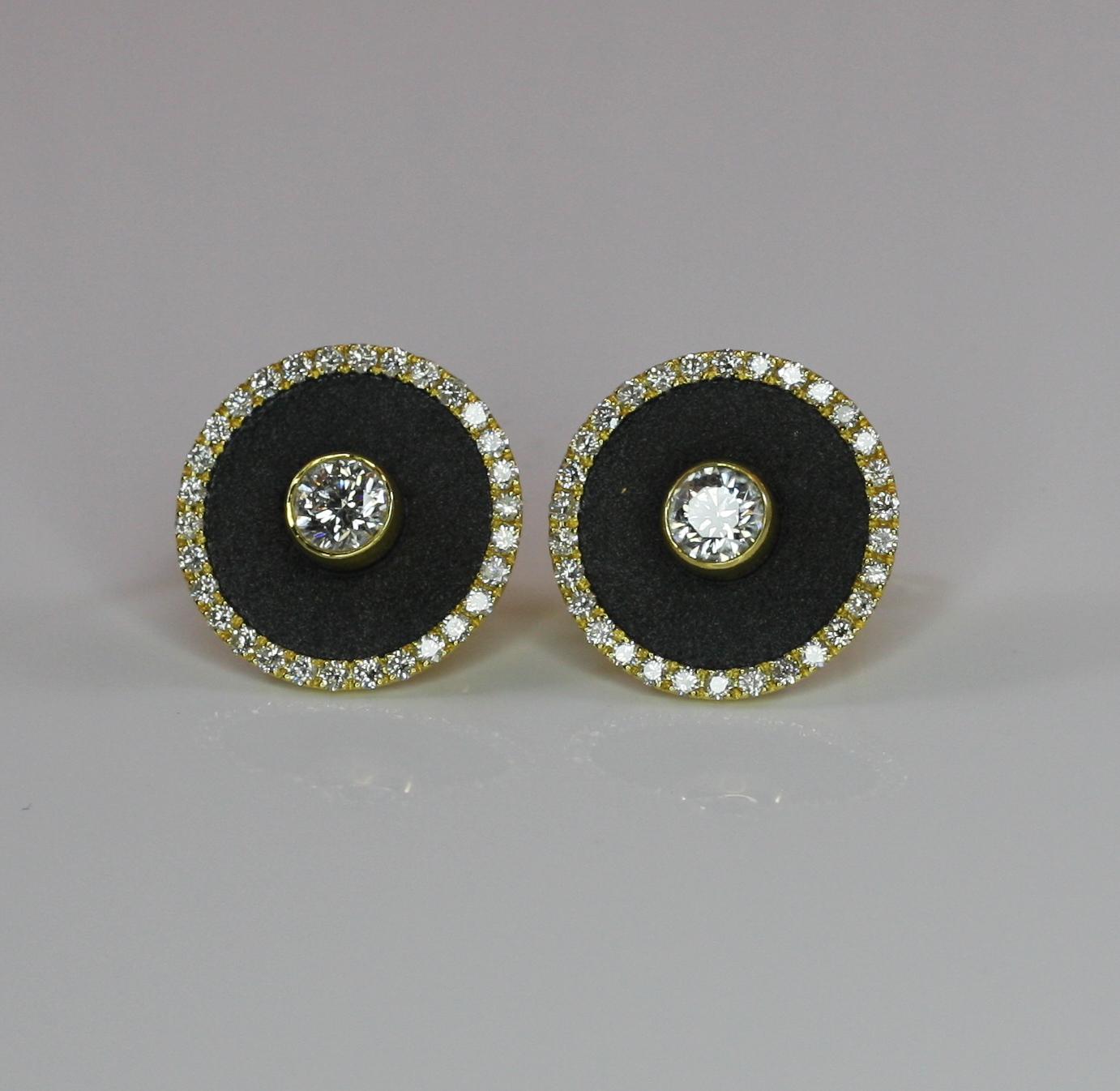 Georgios Kollektionen 18 Karat Weißgold Diamant-Ohrringe mit byzantinischer Textur im Angebot 1