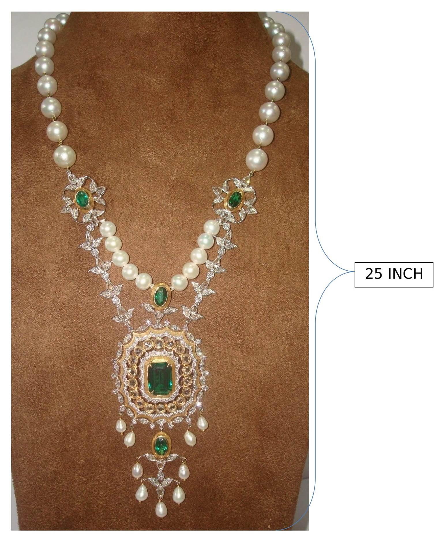 18 Karat Yellow Gold, Diamond, Emerald & Pearl Sautoir For Sale 1