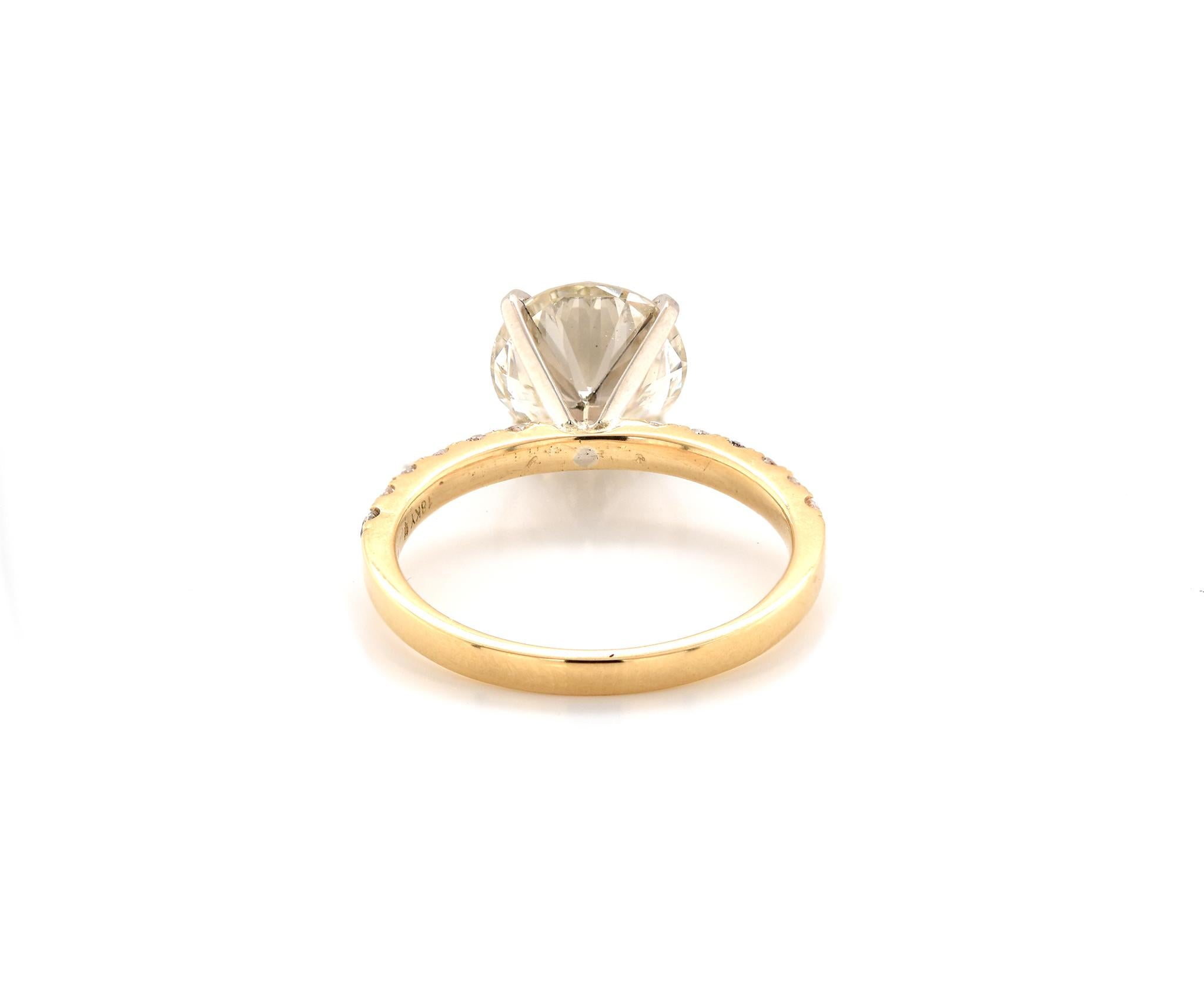 Round Cut 18 Karat Yellow Gold Diamond Engagement Ring