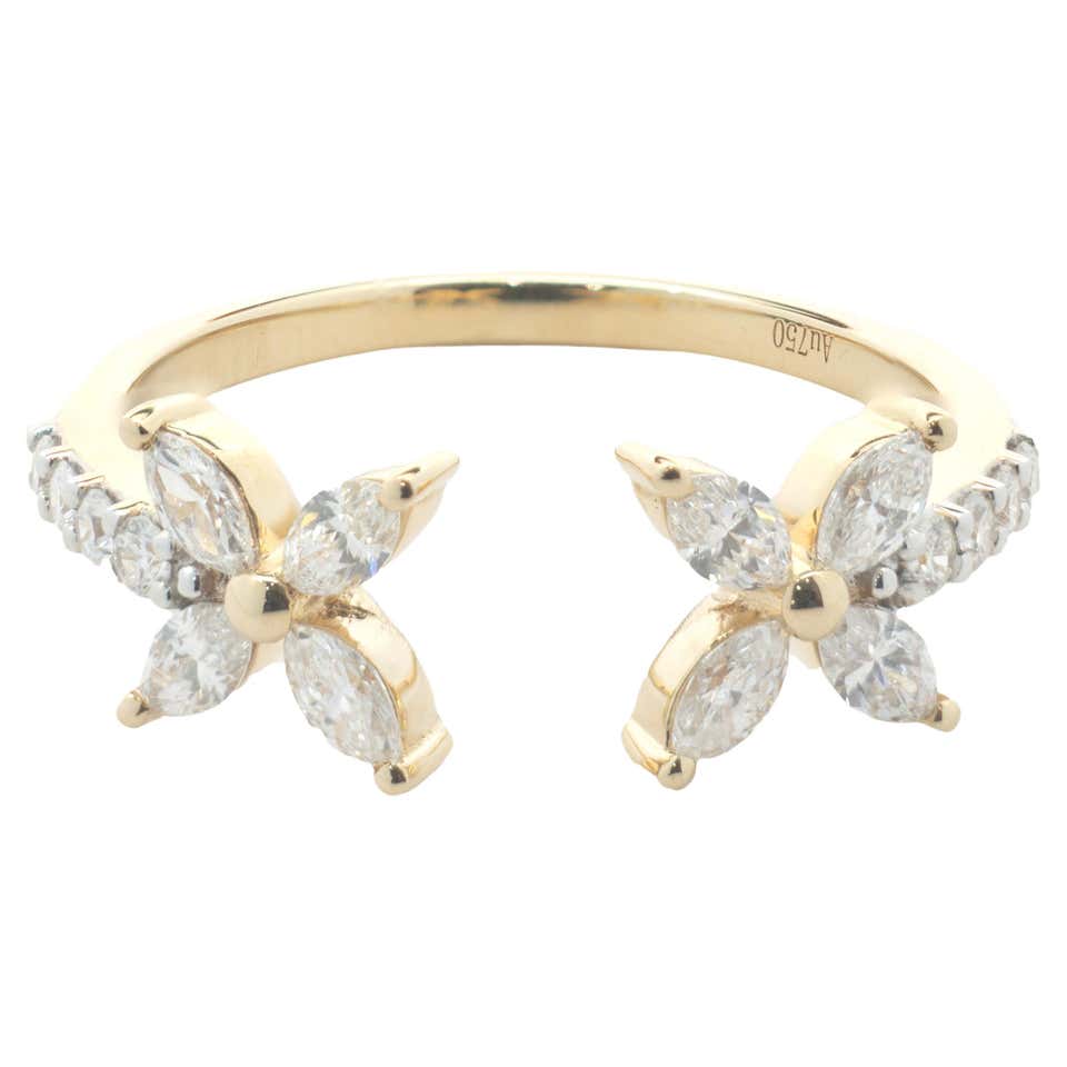 18 Karat White Gold Diamond Floral Long Finger Ring For Sale at 1stDibs