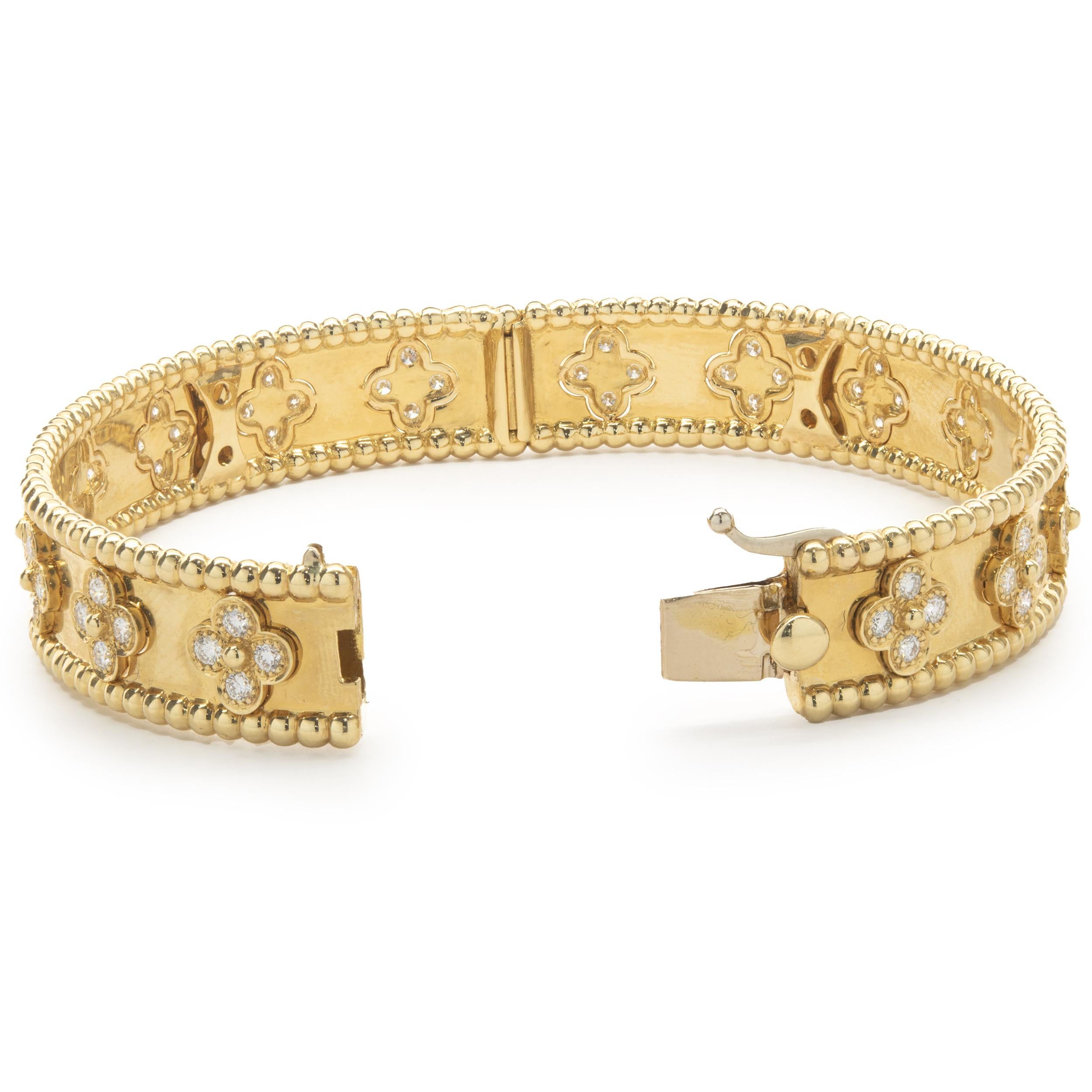 18 Karat Gelbgold Diamant-Blumen-Armreif im Zustand „Hervorragend“ in Scottsdale, AZ