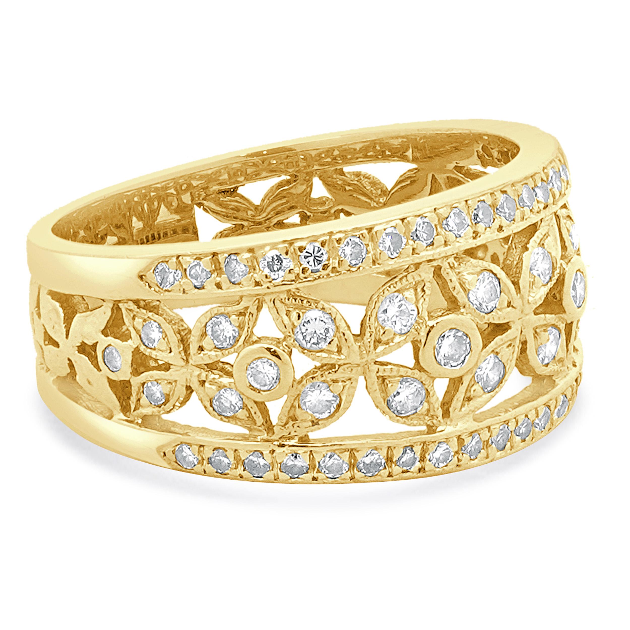 18 Karat Yellow Gold Diamond Flower Ring In Excellent Condition For Sale In Scottsdale, AZ
