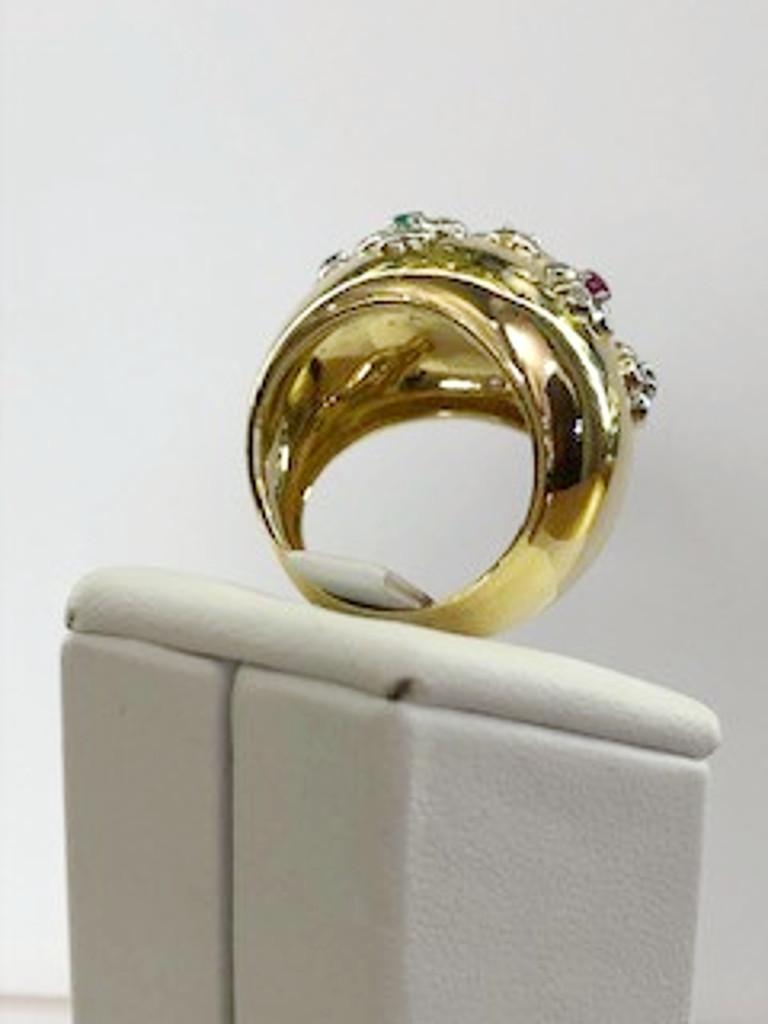 Women's 18 Karat Yellow Gold Diamond Flowers Ring