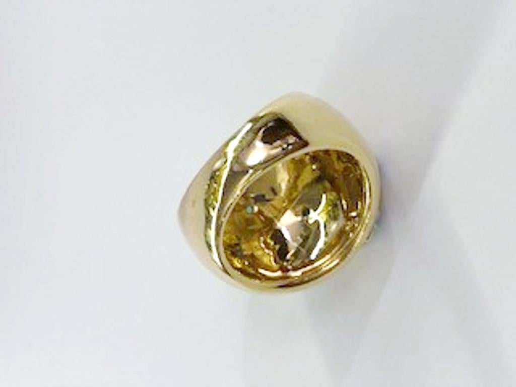 18 Karat Yellow Gold Diamond Flowers Ring 1