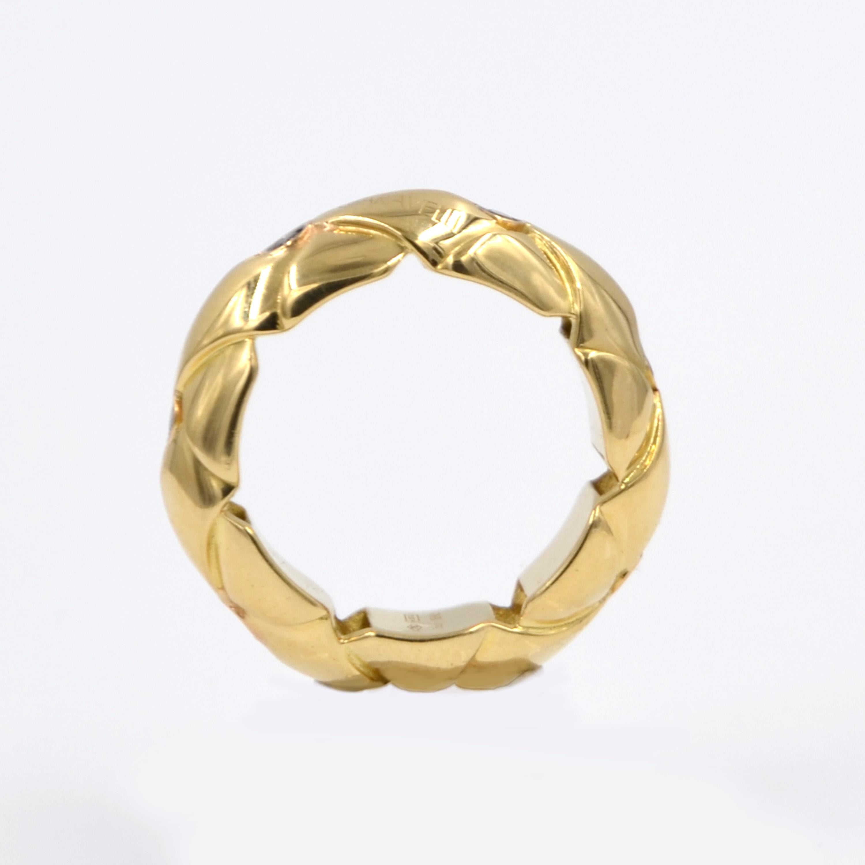Round Cut 18 Karat Yellow Gold Diamond Garavelli Ring