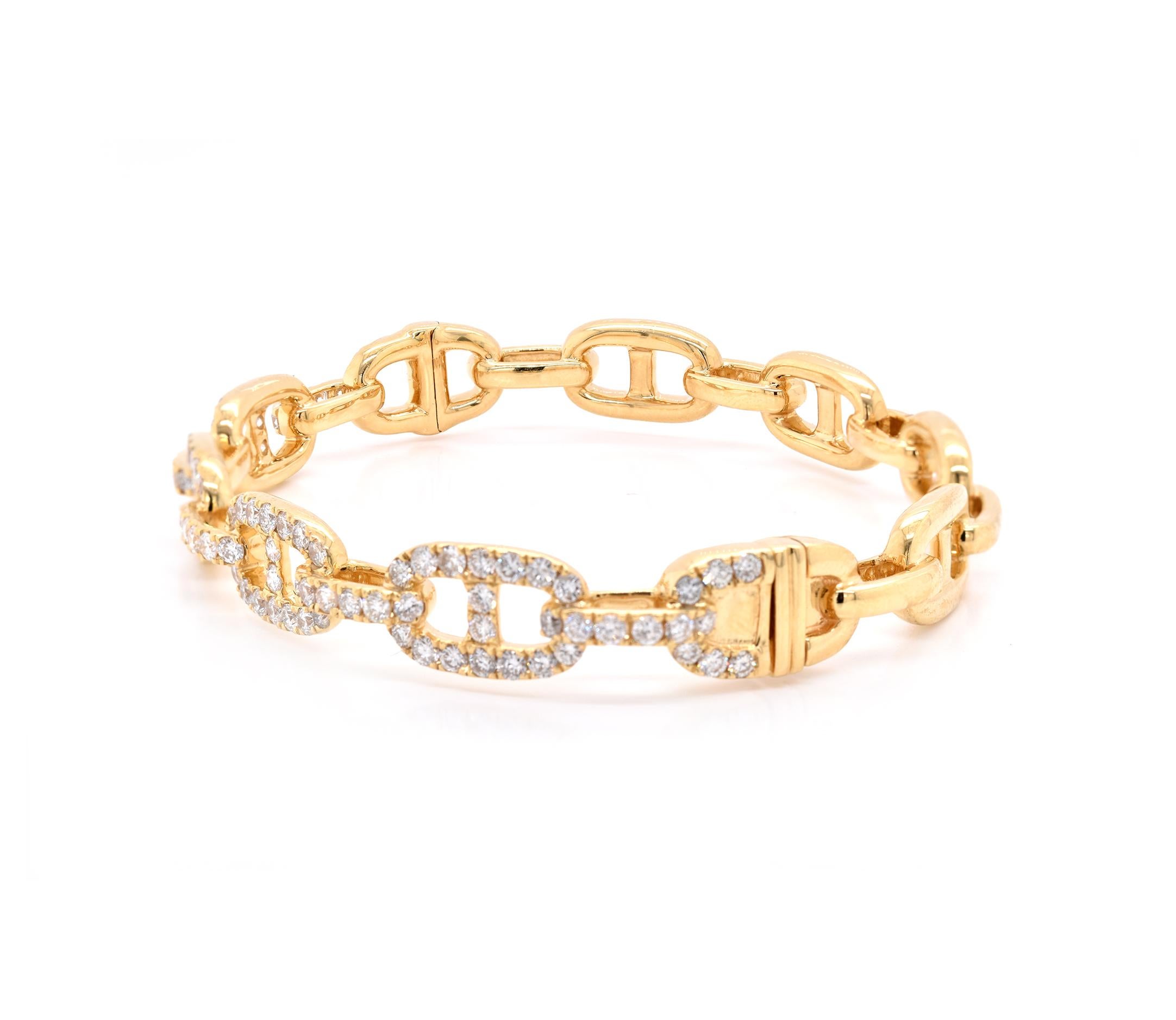 18 Karat Yellow Gold Diamond Gucci Link Hinged Bangle Bracelet In Excellent Condition In Scottsdale, AZ