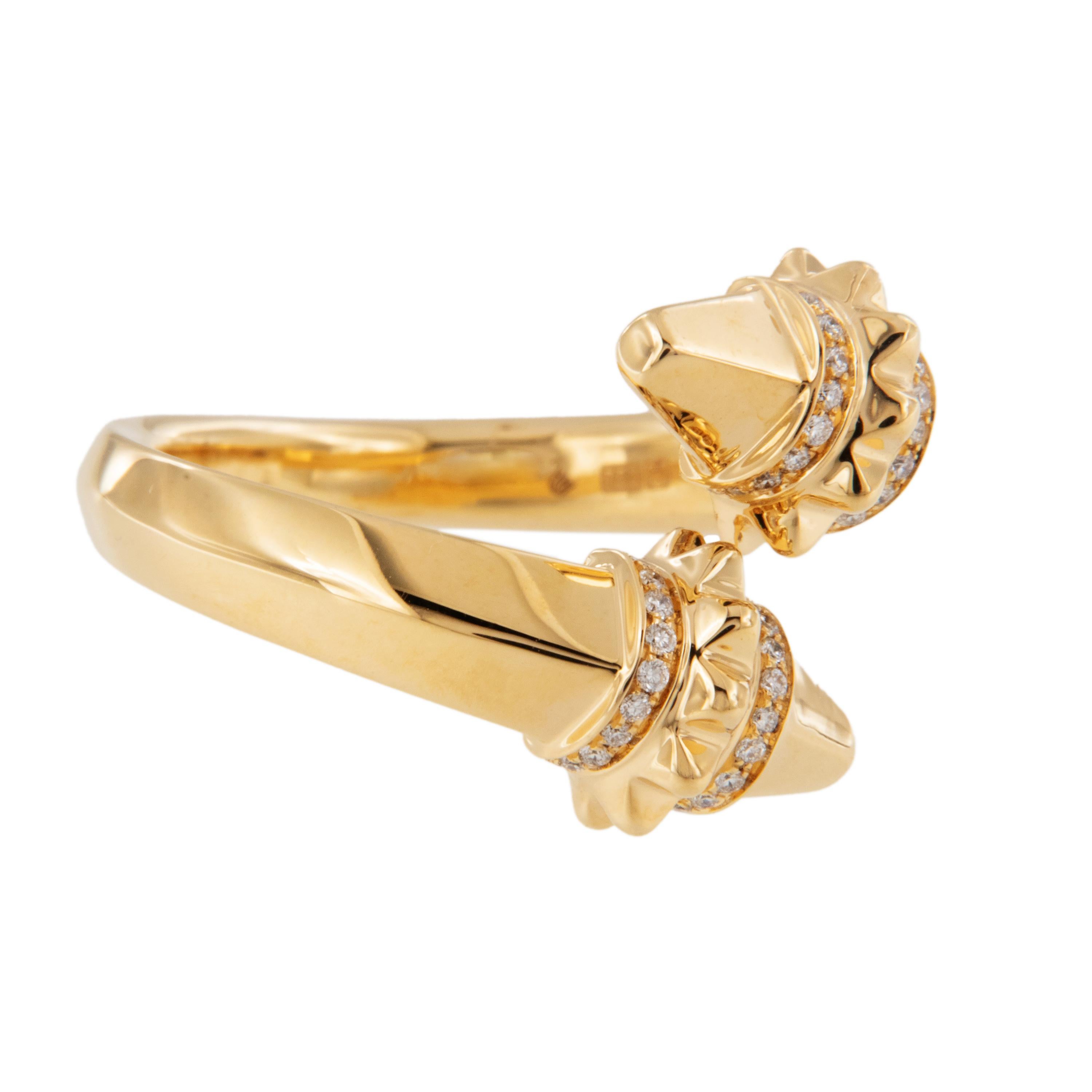 Fondée en 1930 au Royaume de Bahreïn, Al Zain est animée par une vision audacieuse qui consiste à présenter le riche patrimoine arabe à travers des formes d'art contemporaines. Avec deux ateliers ultramodernes à Bahreïn, les artisans hautement