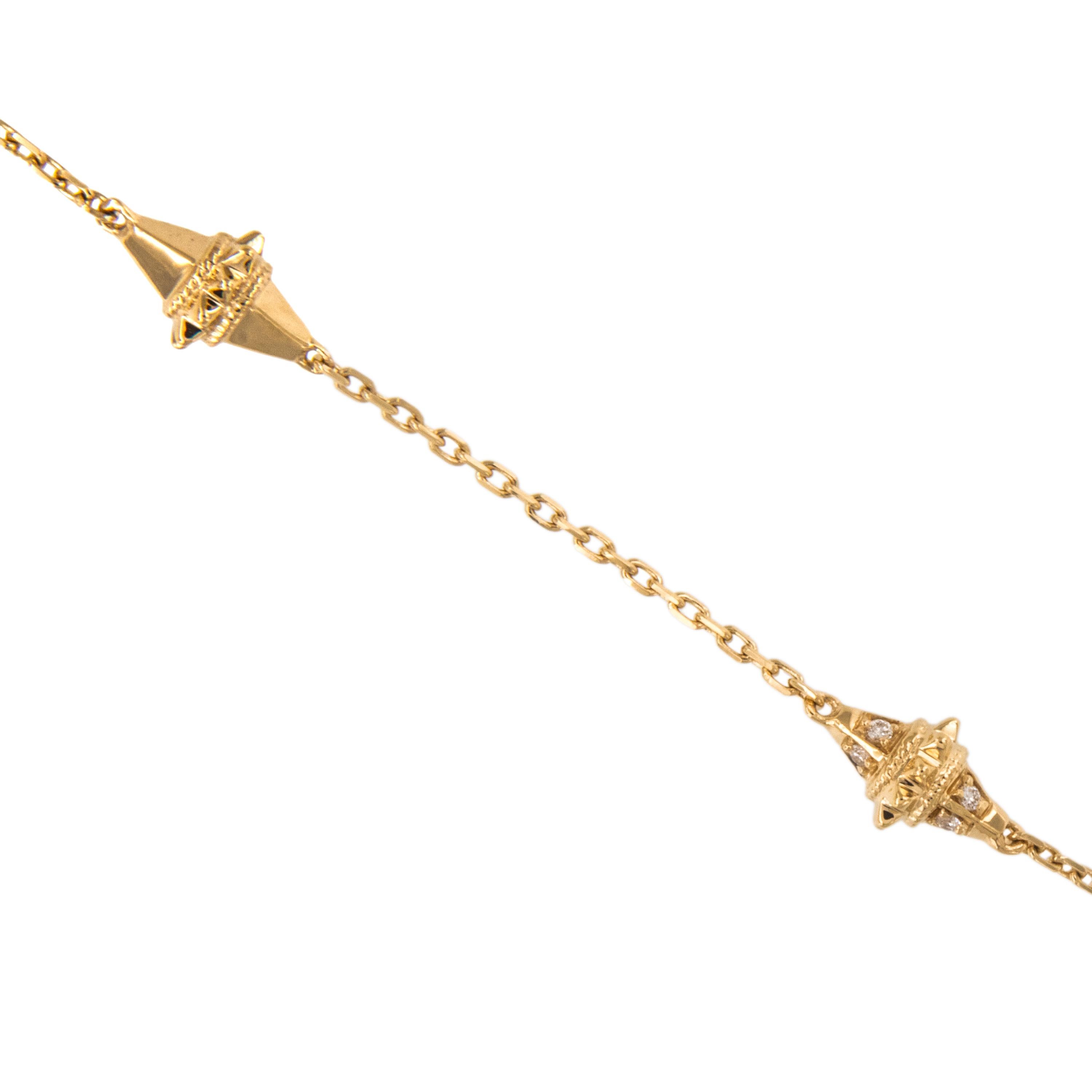 Fondata nel 1930 nel Regno del Bahrain, Al Zain è animata da un'audace visione di far conoscere il ricco patrimonio arabo attraverso forme d'arte contemporanea. Con due laboratori all'avanguardia in Bahrain, gli artigiani altamente qualificati di Al