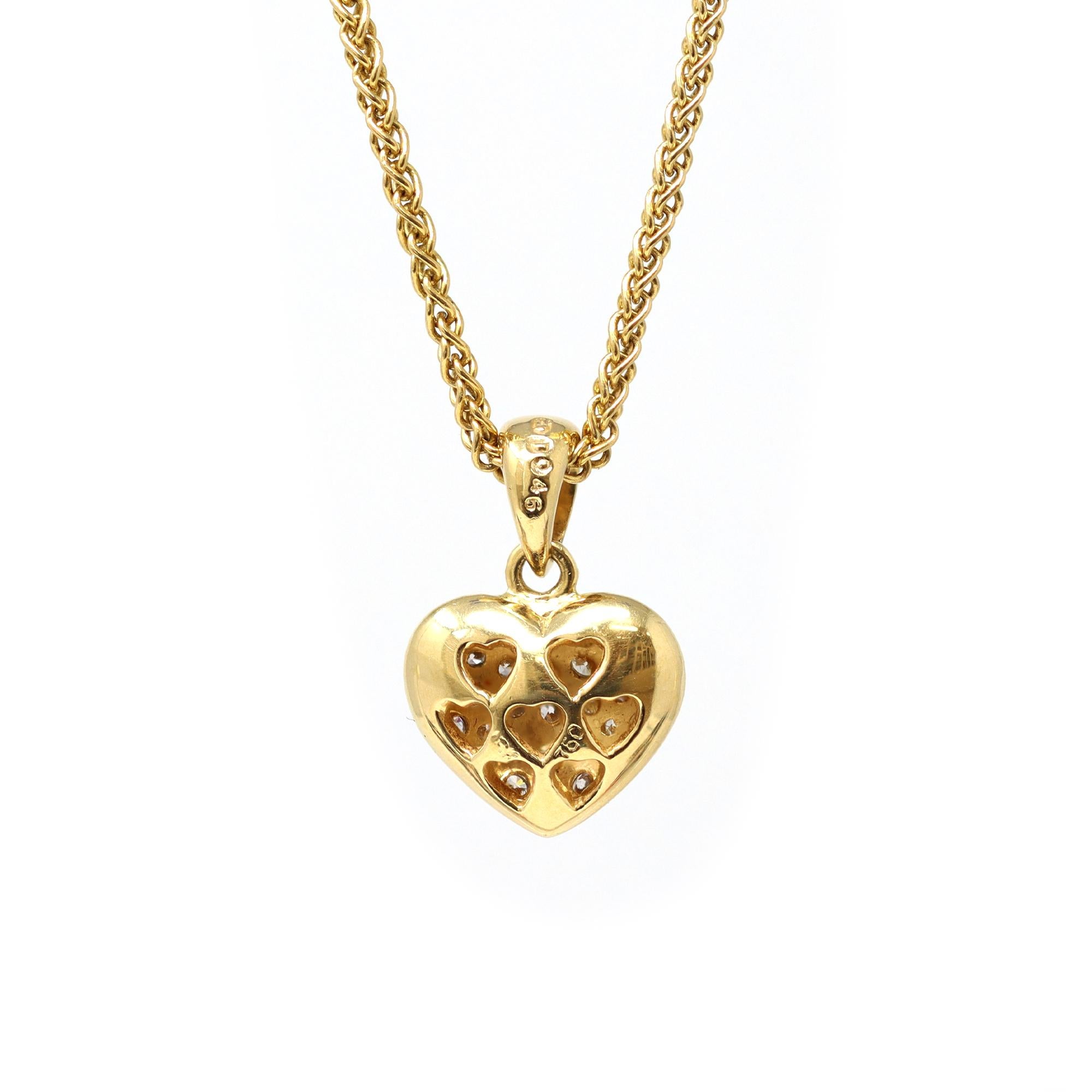 Modern 18 karat yellow gold diamond heart pendant necklace For Sale