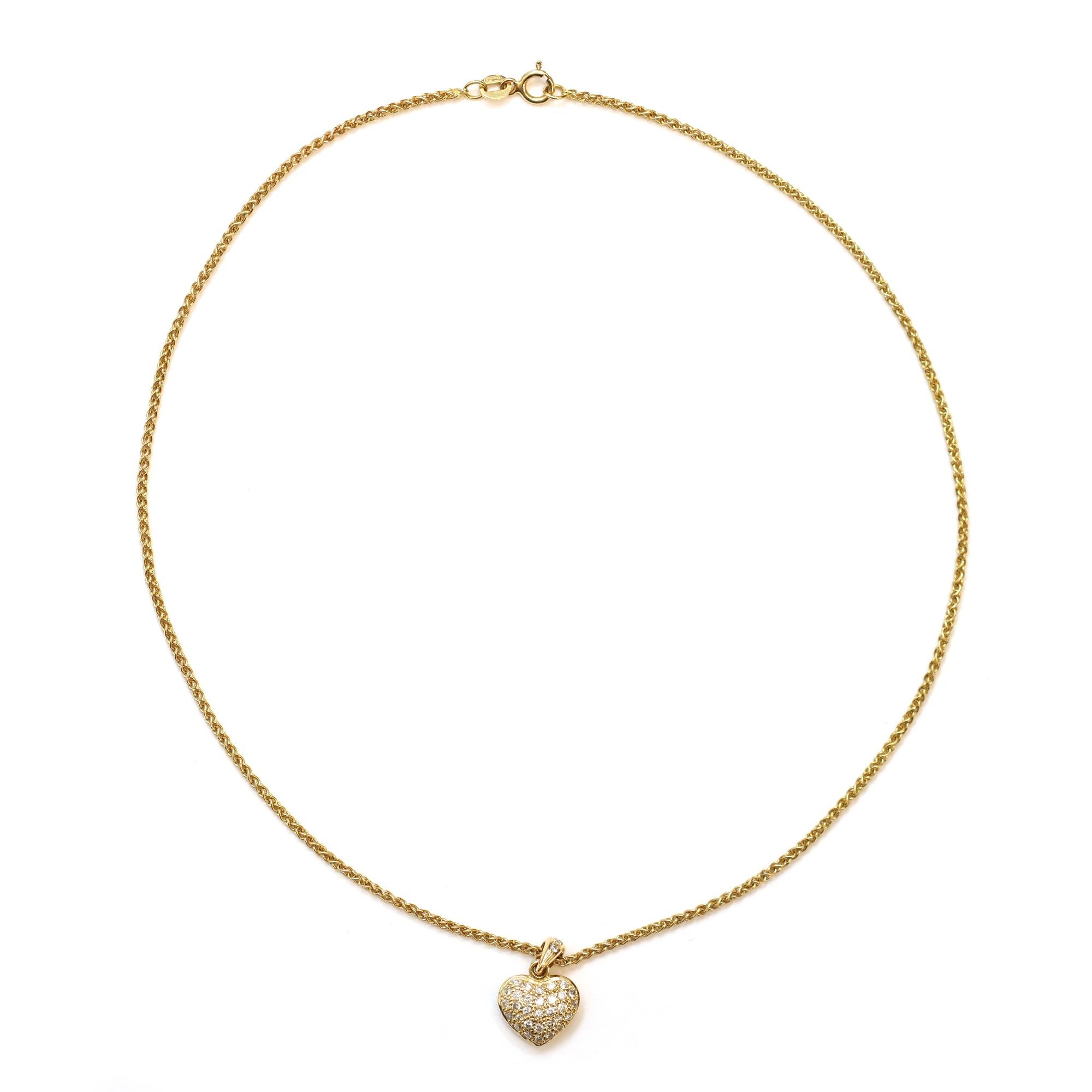 Round Cut 18 karat yellow gold diamond heart pendant necklace For Sale
