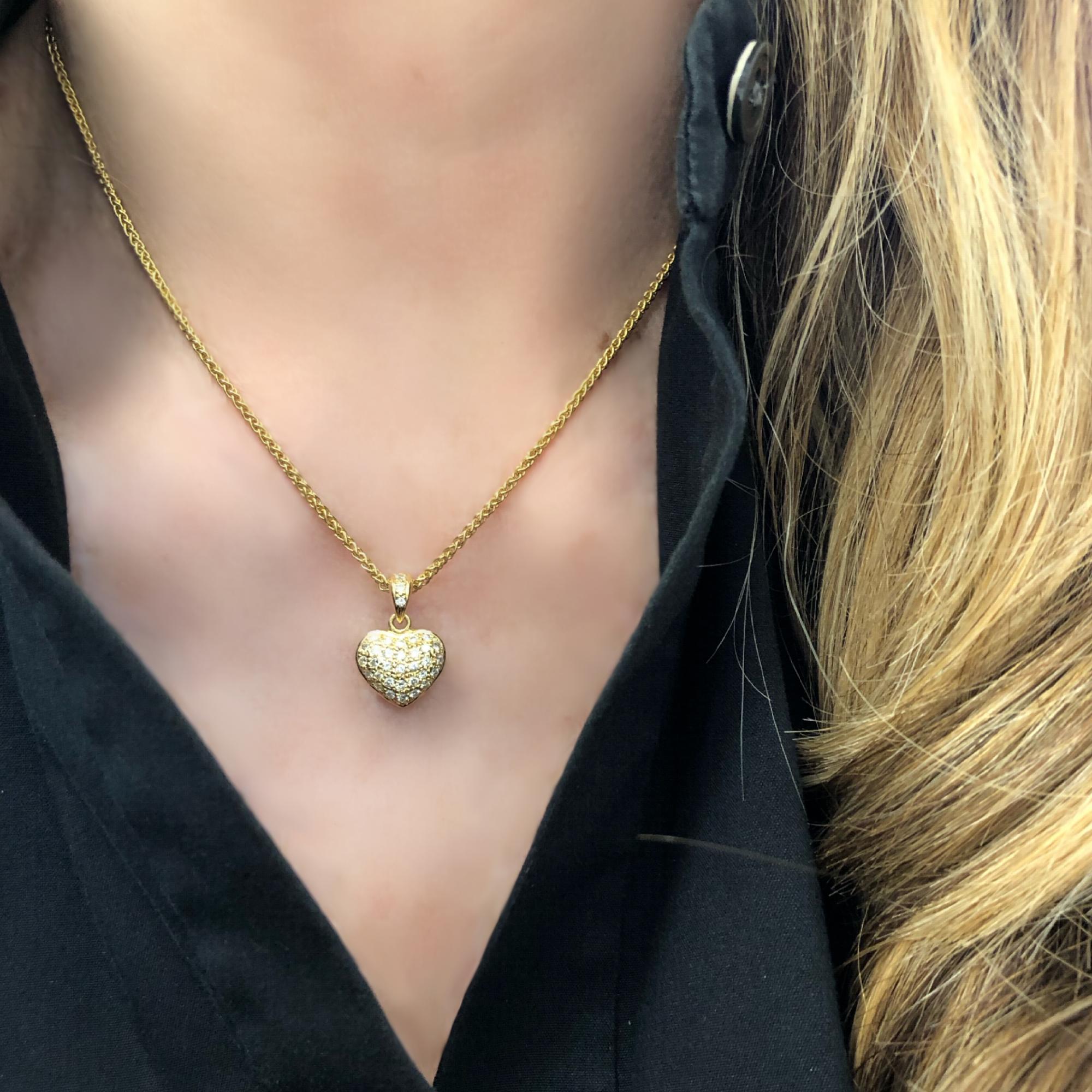 Women's or Men's 18 karat yellow gold diamond heart pendant necklace For Sale