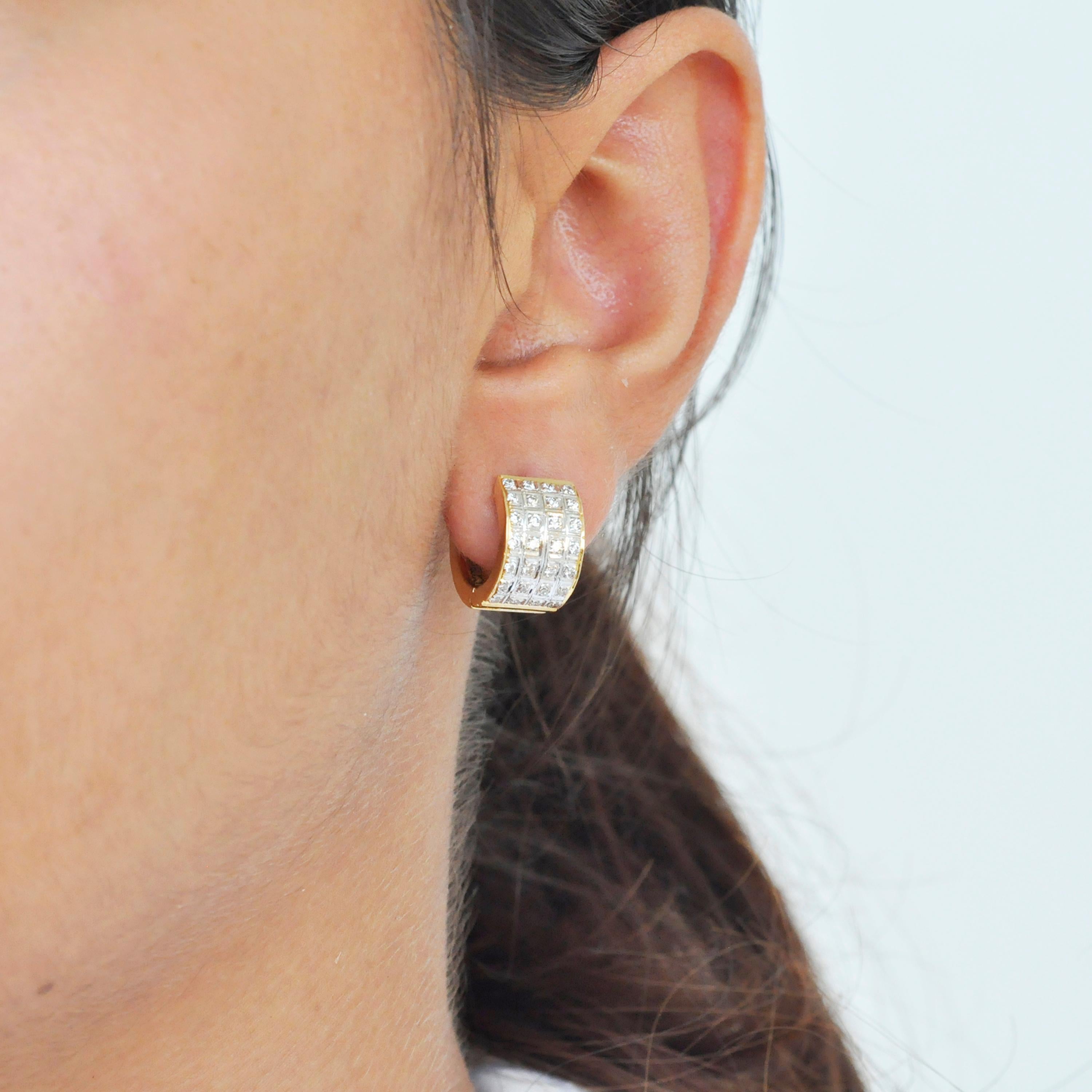 Wenn Sie etwas für den Alltag suchen, sind diese Diamantohrringe aus 18 Karat Gelbgold die perfekte Wahl. Die aus feinsten Legierungen gefertigten Ohrringe mit Diamanten der Qualität VVS-VS/G-H sind leicht zu tragen. 
- Gesamtgewicht: 8,56 g 
-