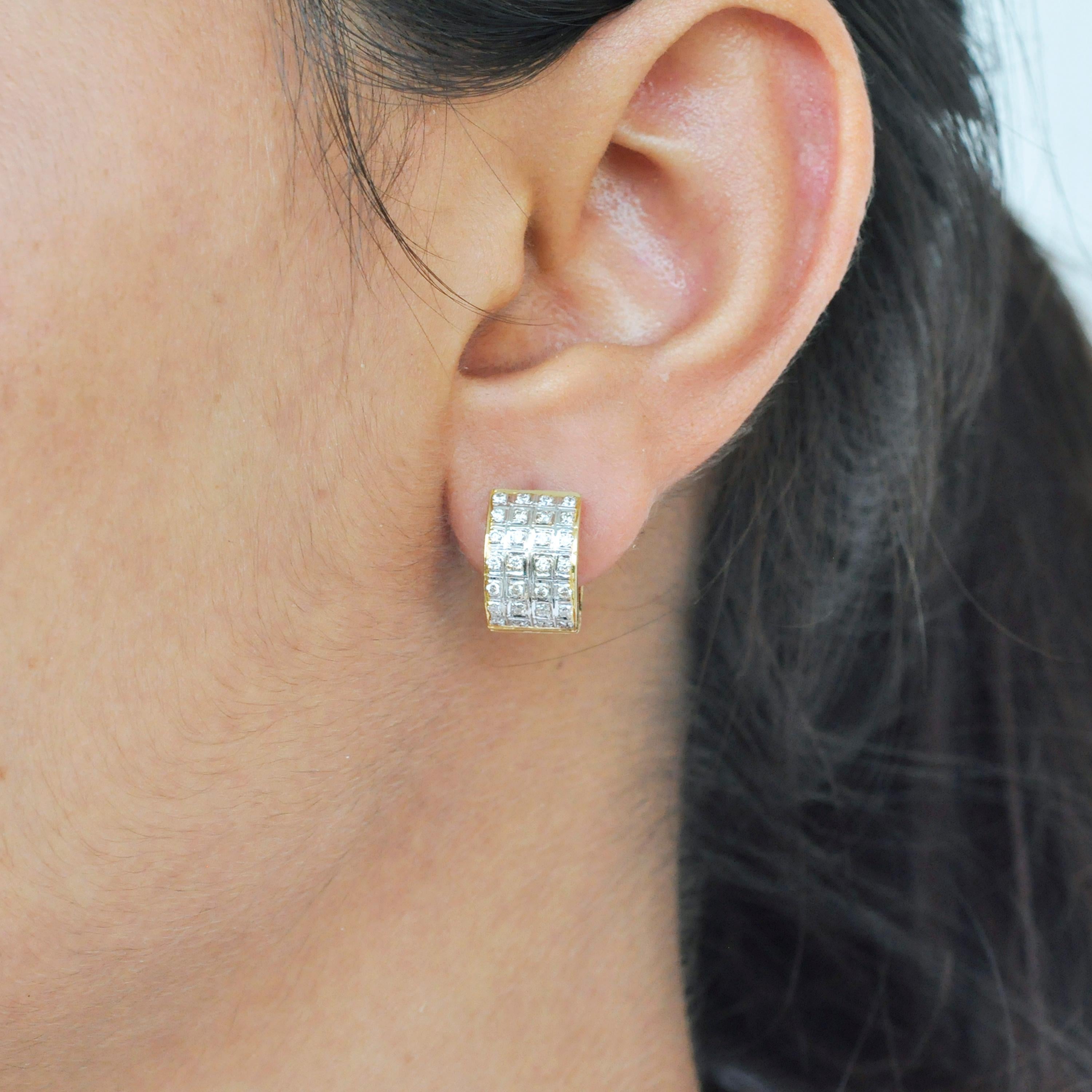 18 Karat Yellow Gold Diamond Huggie Hoop Earrings In New Condition For Sale In Jaipur, Rajasthan