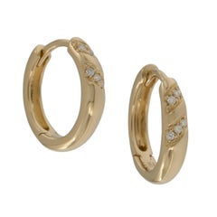 Orecchini a cerchio abbracciati con diamanti in oro giallo 18 carati