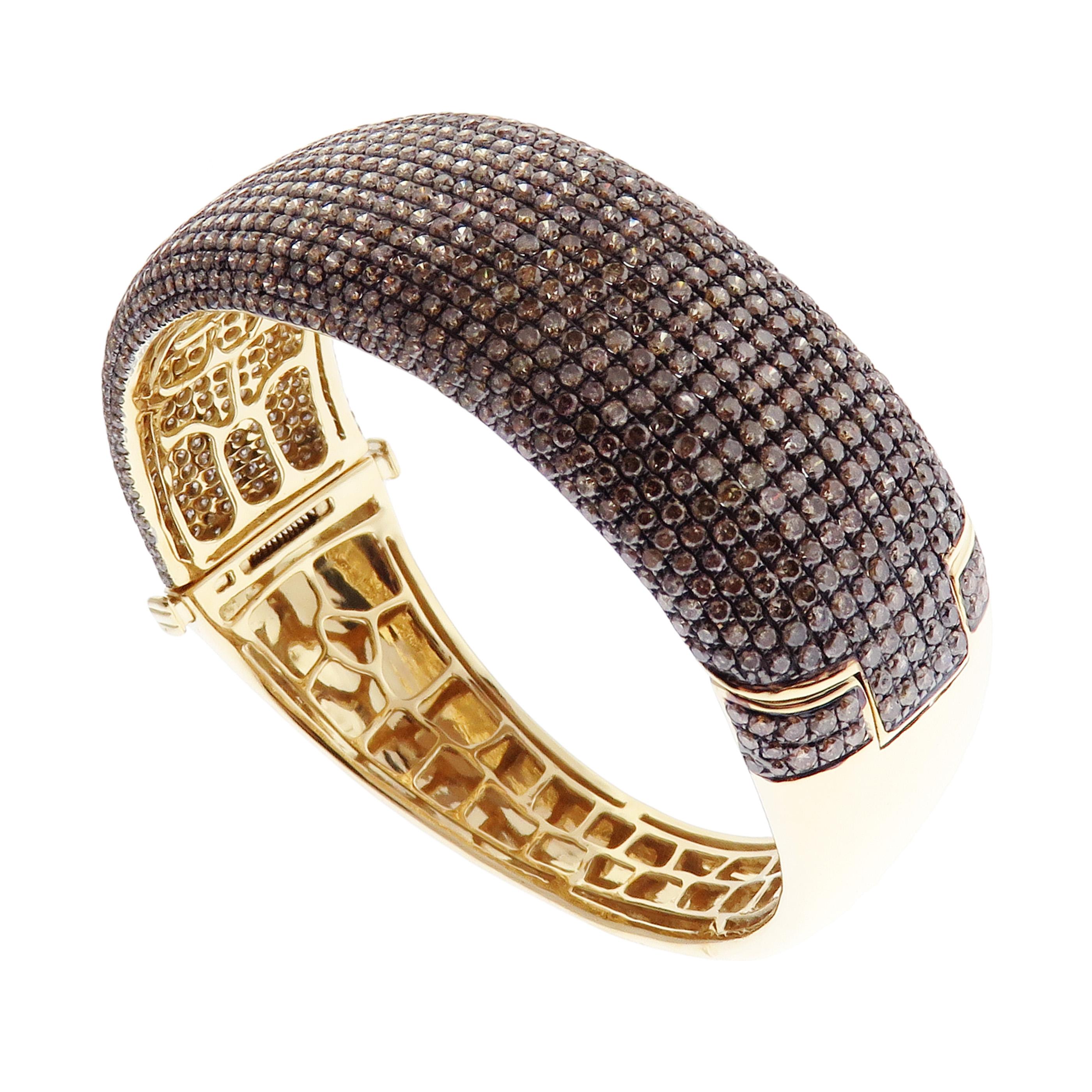 
This pave bangle is crafted in 18-karat yellow gold, weighing approximately 12.15 total carats of champagne/brown diamond. 

Fits wrists up to 6.50