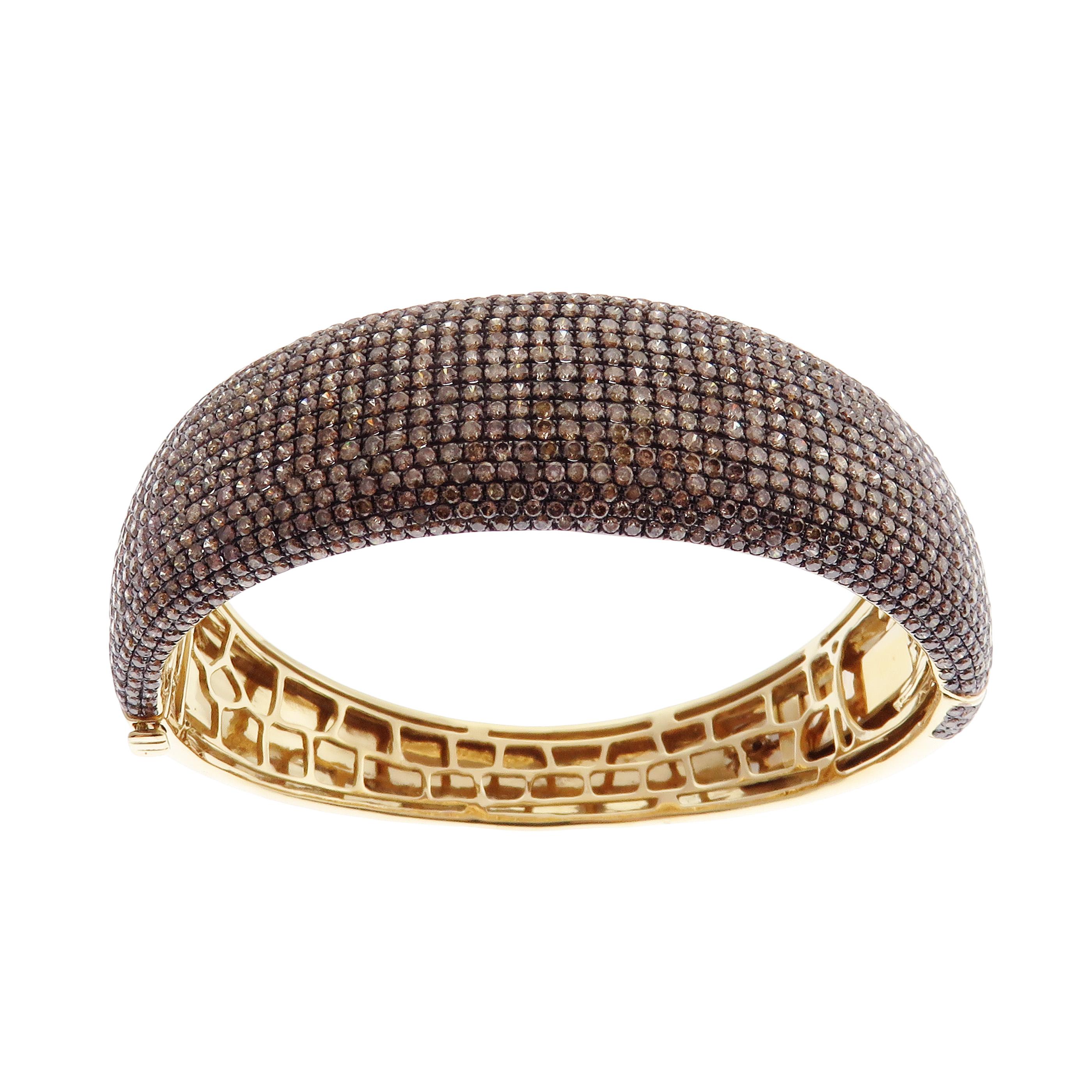 Round Cut 18 Karat Yellow Gold Diamond Pave Classic Band Bangle Bracelet