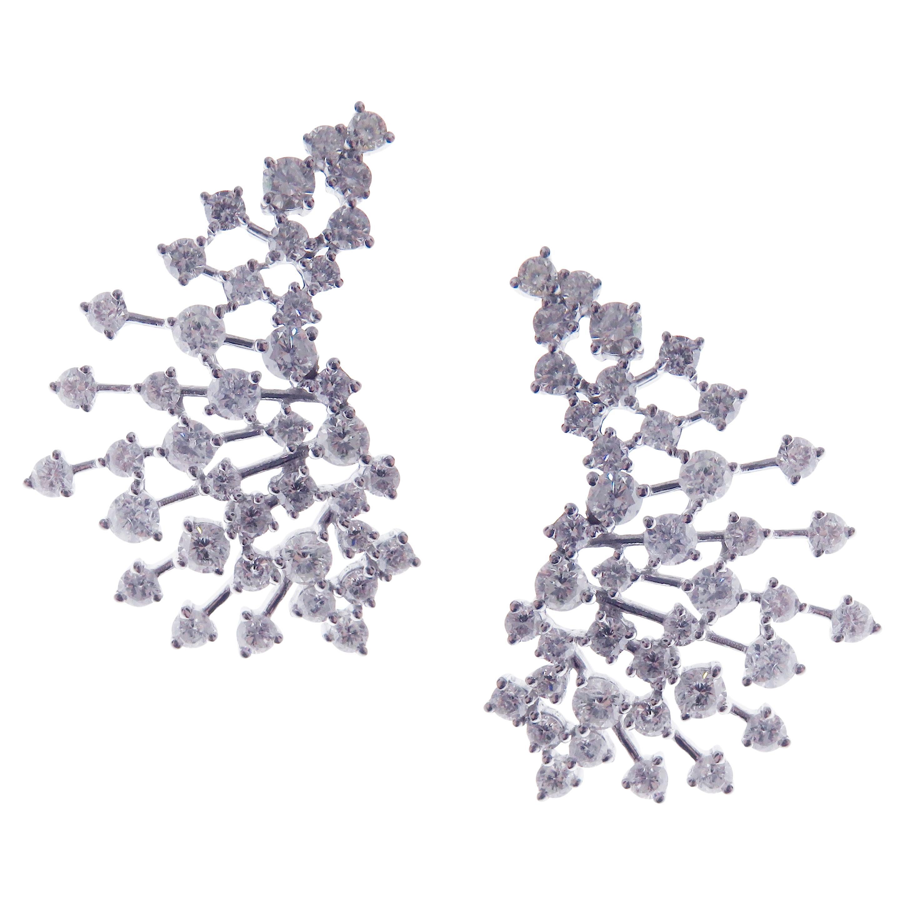 18 Karat Yellow Gold Diamond Pave Crawler Earring In New Condition For Sale In Los Angeles, CA