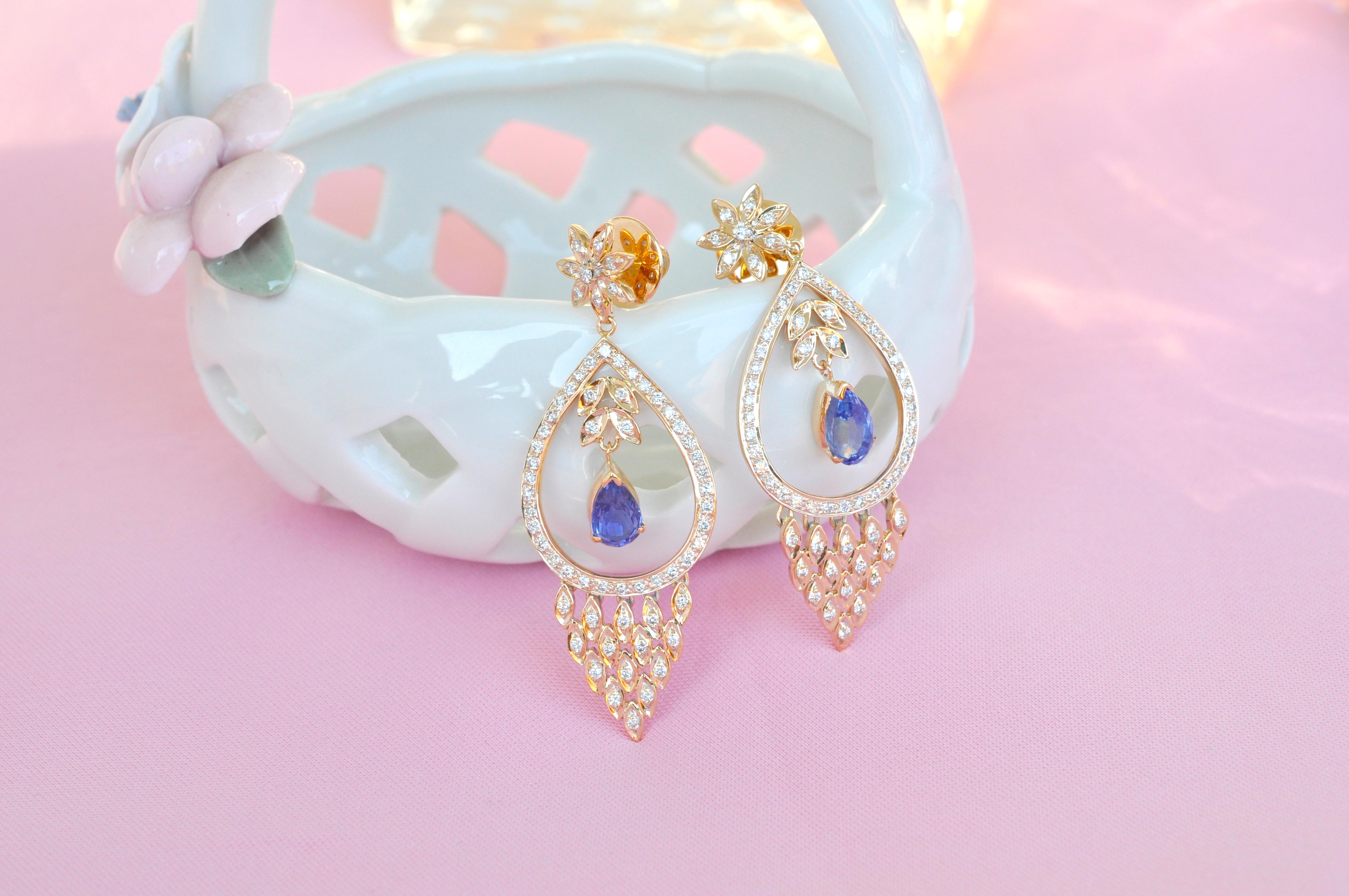 18 Karat Yellow Gold Diamond Pear Blue Sapphire Dangler Dangler Earrings For Sale 2