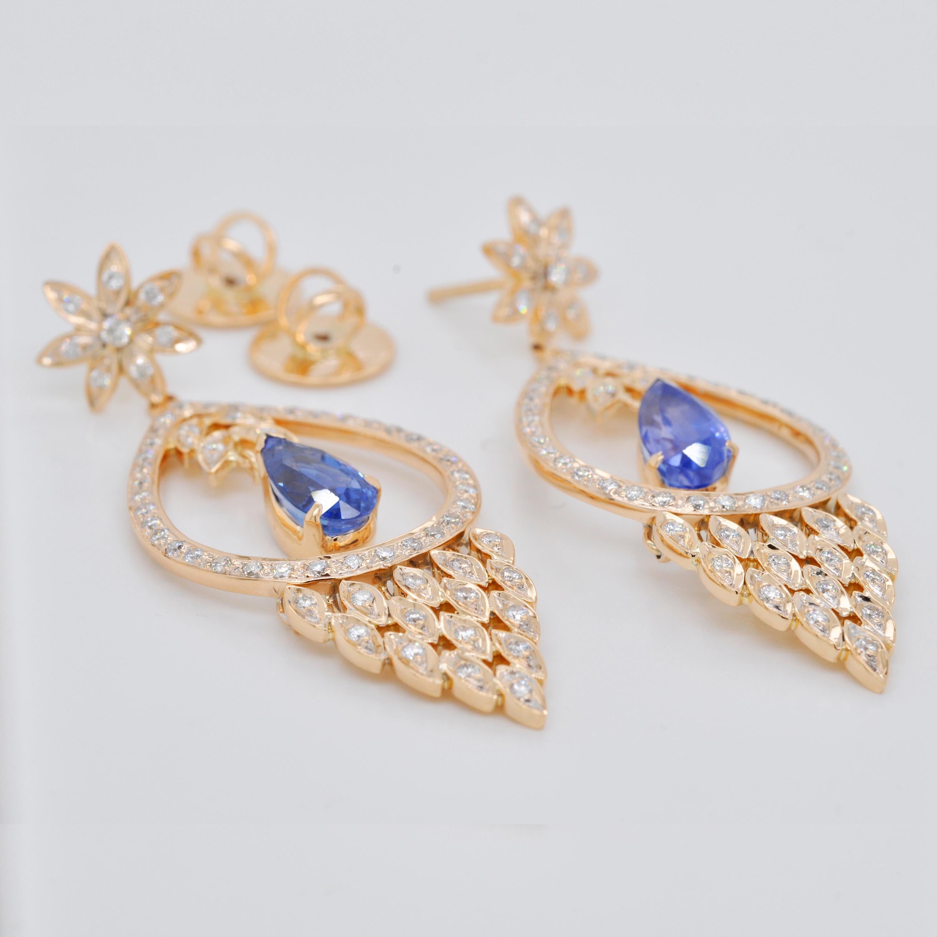 18 Karat Gelbgold Diamant Birnenblauer Saphir Dangler Dangler Ohrringe im Zustand „Neu“ im Angebot in Jaipur, Rajasthan