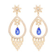 Pendants d'oreilles pendants en or jaune 18 carats avec diamants et saphirs bleus poire