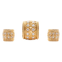 18 Karat Yellow Gold Diamond Pendant and Earring Set