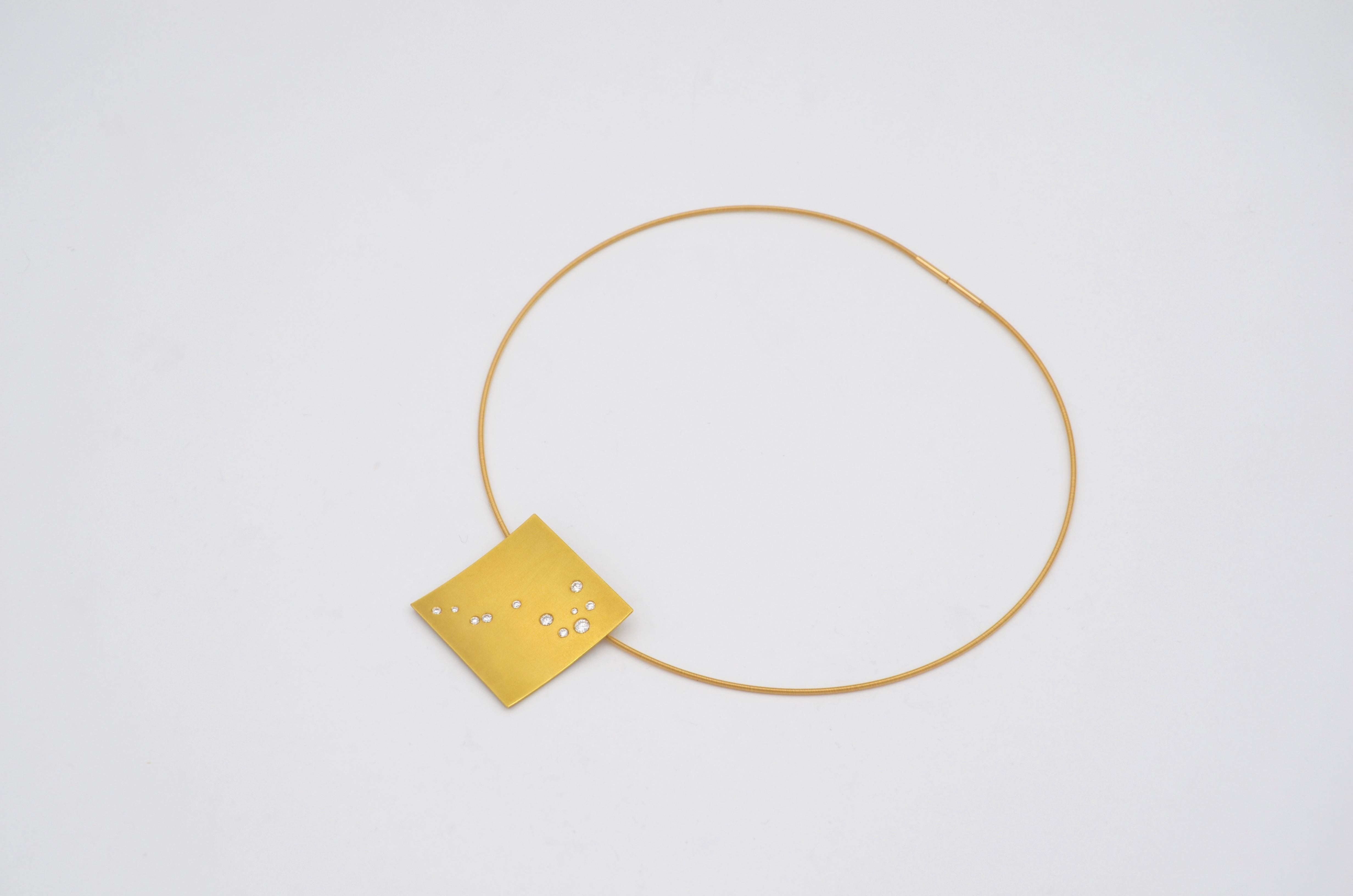 Contemporary 18 karat Yellow Gold Diamond Pendant In New Condition For Sale In Schwaz, Tirol