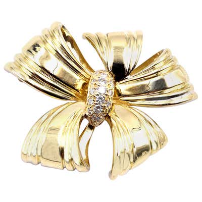 Vintage Ribbon Diamond Pin 10 Karat Yellow Gold For Sale at 1stDibs