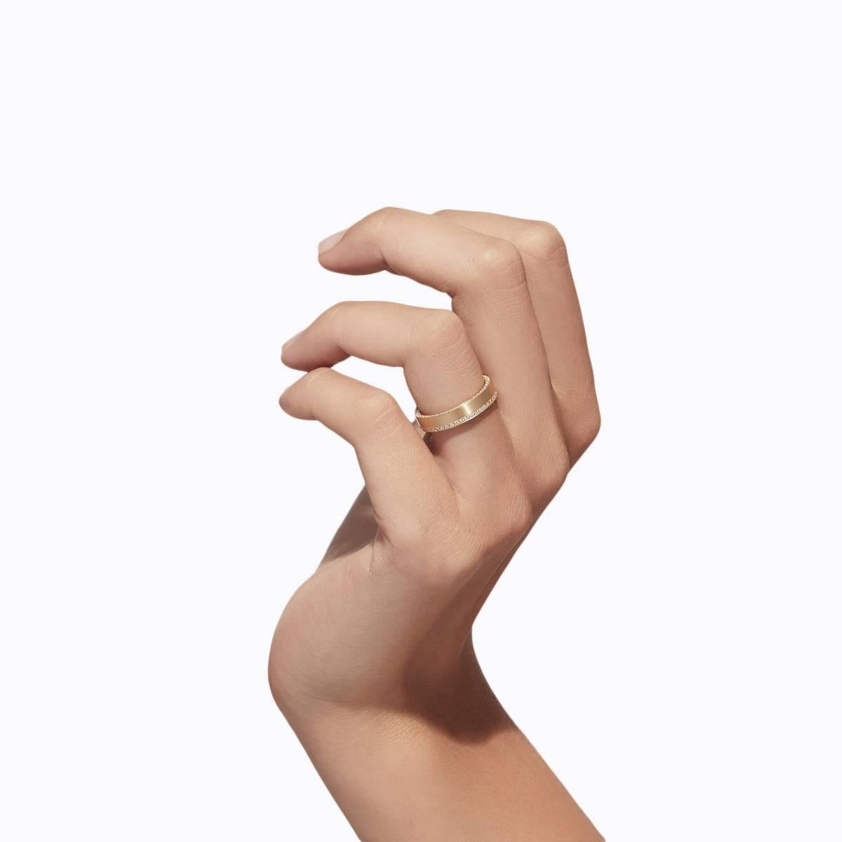 Women's or Men's 18 Karat Yellow Gold Diamond Ring For Sale