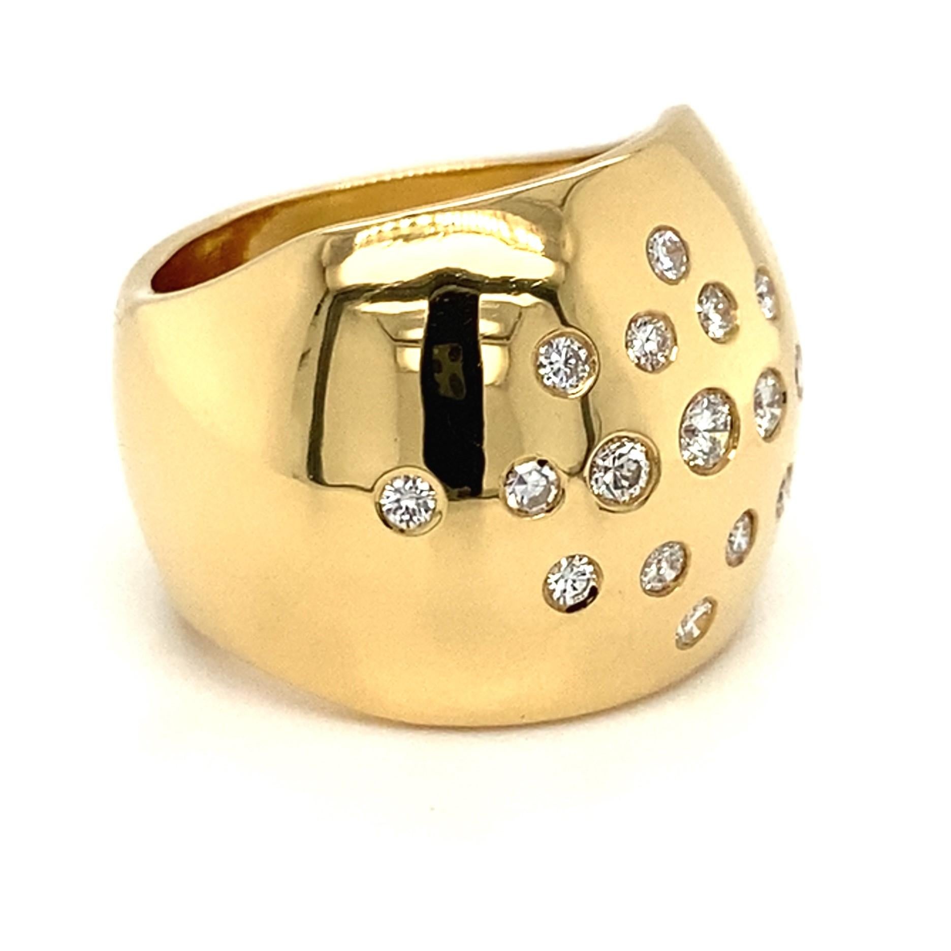 18 karat yellow gold diamond ring.
Statement ring set with 15 brilliant-cut diamonds and 2 single-cut diamonds totalling circa 0.7 carats. It is light, comfortable and easy to wear day and night.

Quality of the diamonds: colour range G - H, clarity