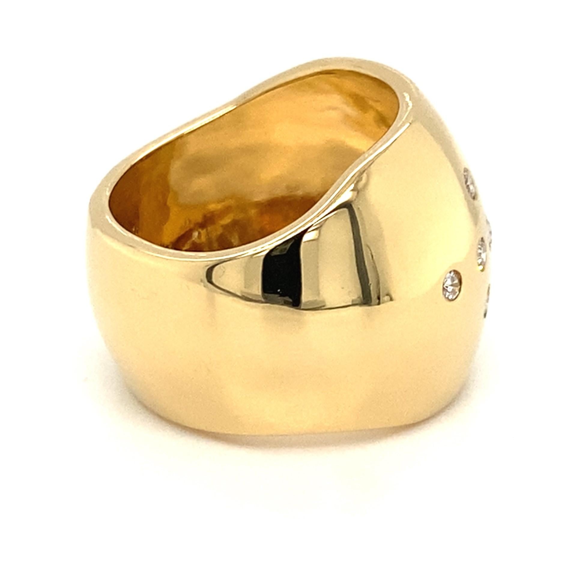 Contemporary 18 Karat Yellow Gold Diamond Ring
